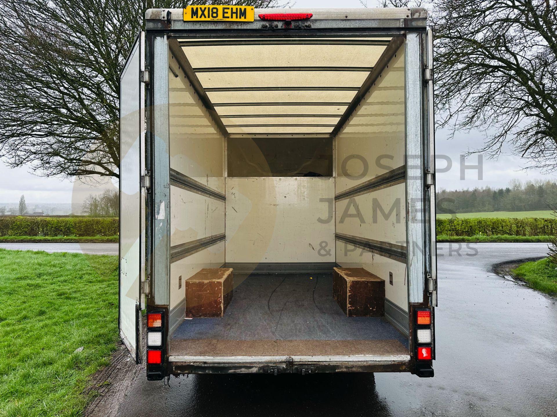 RENAULT MASTER 2.3 CDI (135BHP) LWB LOW LOADER LUTON BOX VAN - 18 REG - AIR CON - LONG AND HIGH BODY - Image 10 of 24