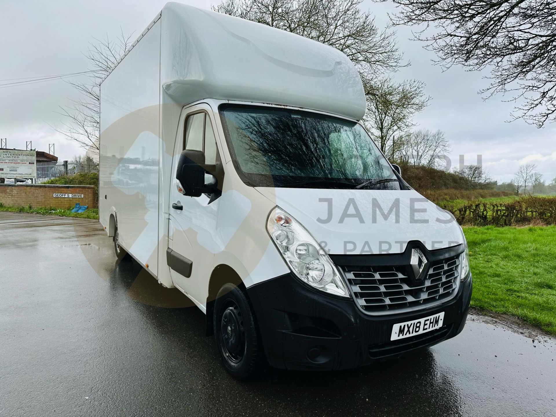 RENAULT MASTER 2.3 CDI (135BHP) LWB LOW LOADER LUTON BOX VAN - 18 REG - AIR CON - LONG AND HIGH BODY - Image 2 of 24