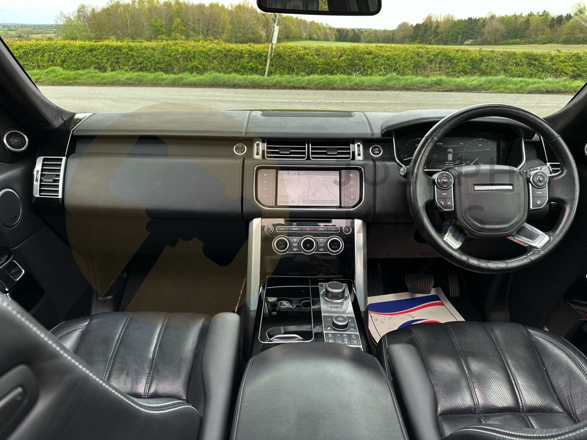 RANGE ROVER VOGUE *AUTOBIOGRAPHY* SUV (2017 - EURO 6) 3.0 TDV6 - AUTOMATIC *ULTIMATE SPEC* (NO VAT) - Image 37 of 63