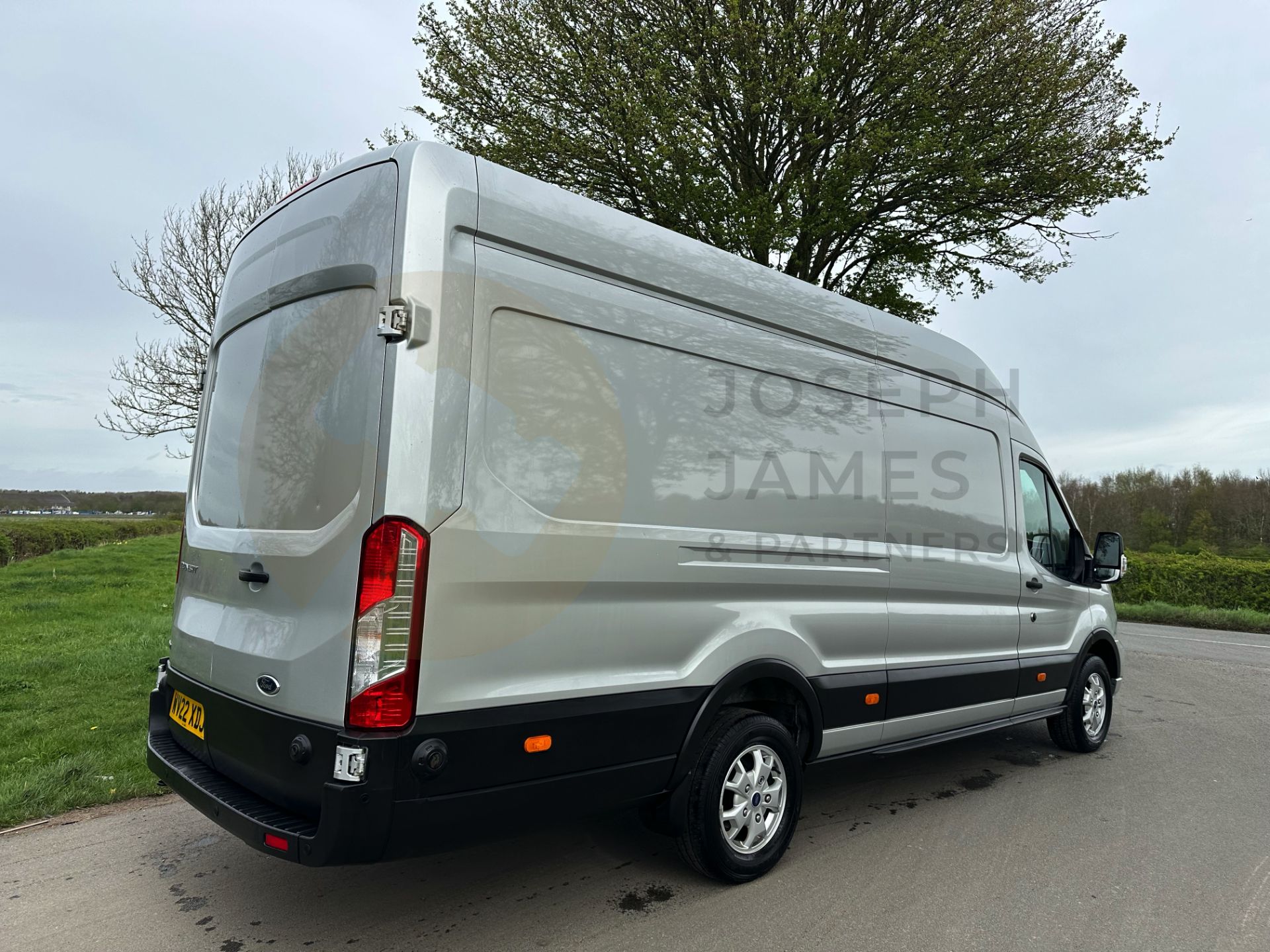 FORD TRANSIT *L4 XLWB HI-ROOF* LIMITED EDITION (2022 - FACELIFT) 2.0 TDCI 'ECOBLUE' HYBRID *EURO 6* - Image 12 of 48