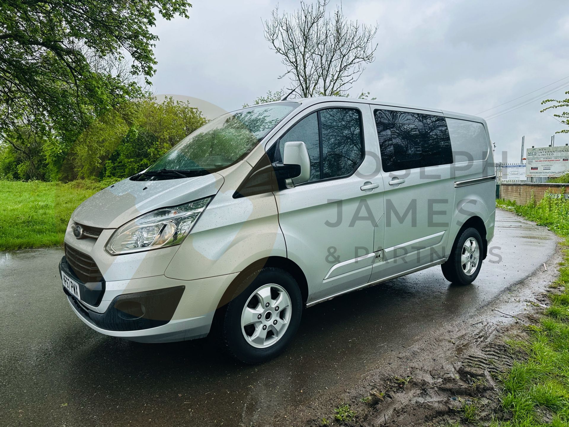 (ON SALE) FORD TRANSIT CUSTOM *LIMITED* 6 SEATER CREW VAN (2018 - EURO 6) 2.0 TDCI - 6 SPEED *U-LEZ* - Image 5 of 37