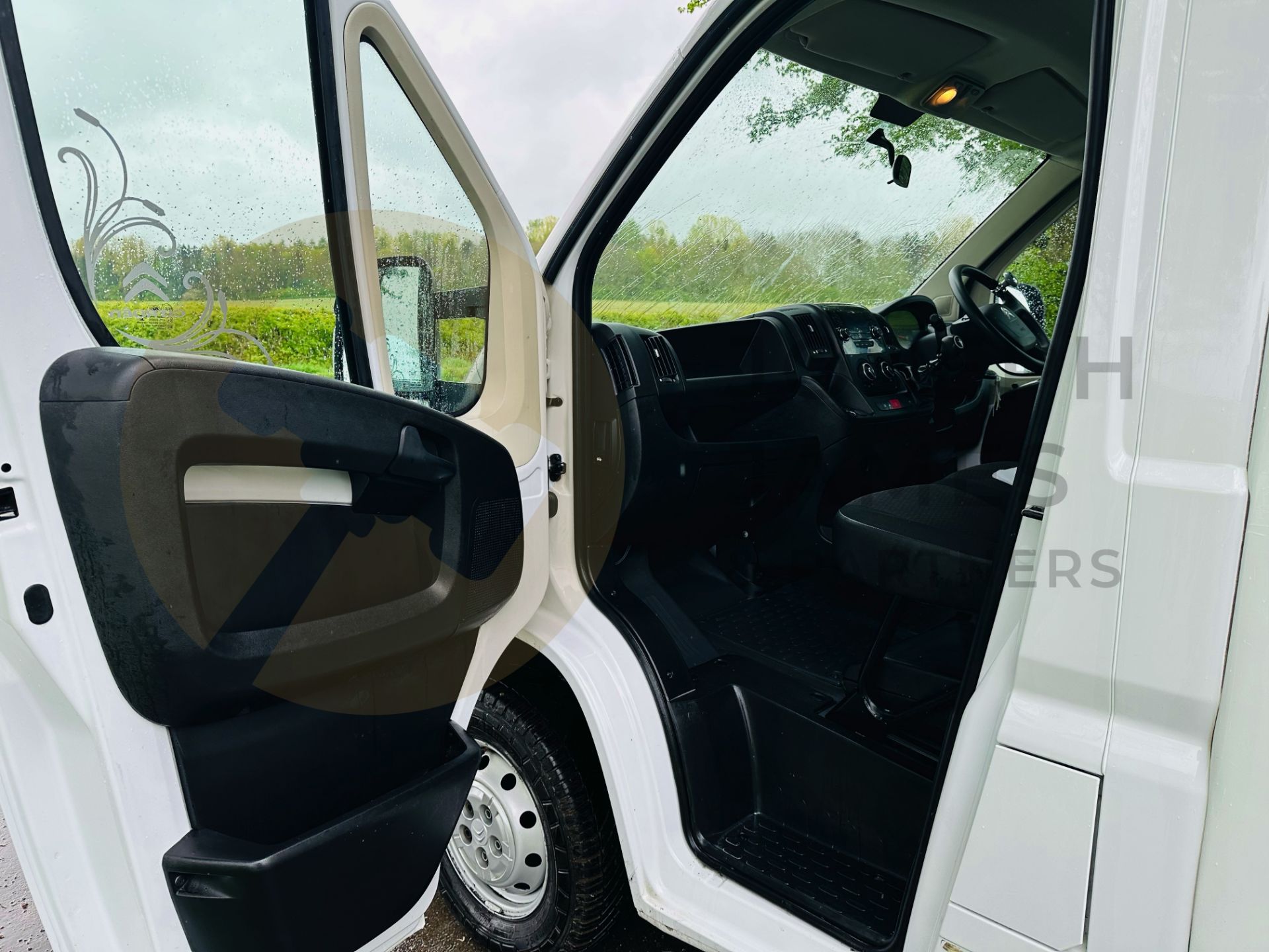 CITROEN RELAY *LWB - LUTON / BOX VAN* (2022 - EURO 6) 2.2 BLUE HDI - 6 SPEED (3500 KG) *TAIL-LIFT* - Bild 14 aus 30