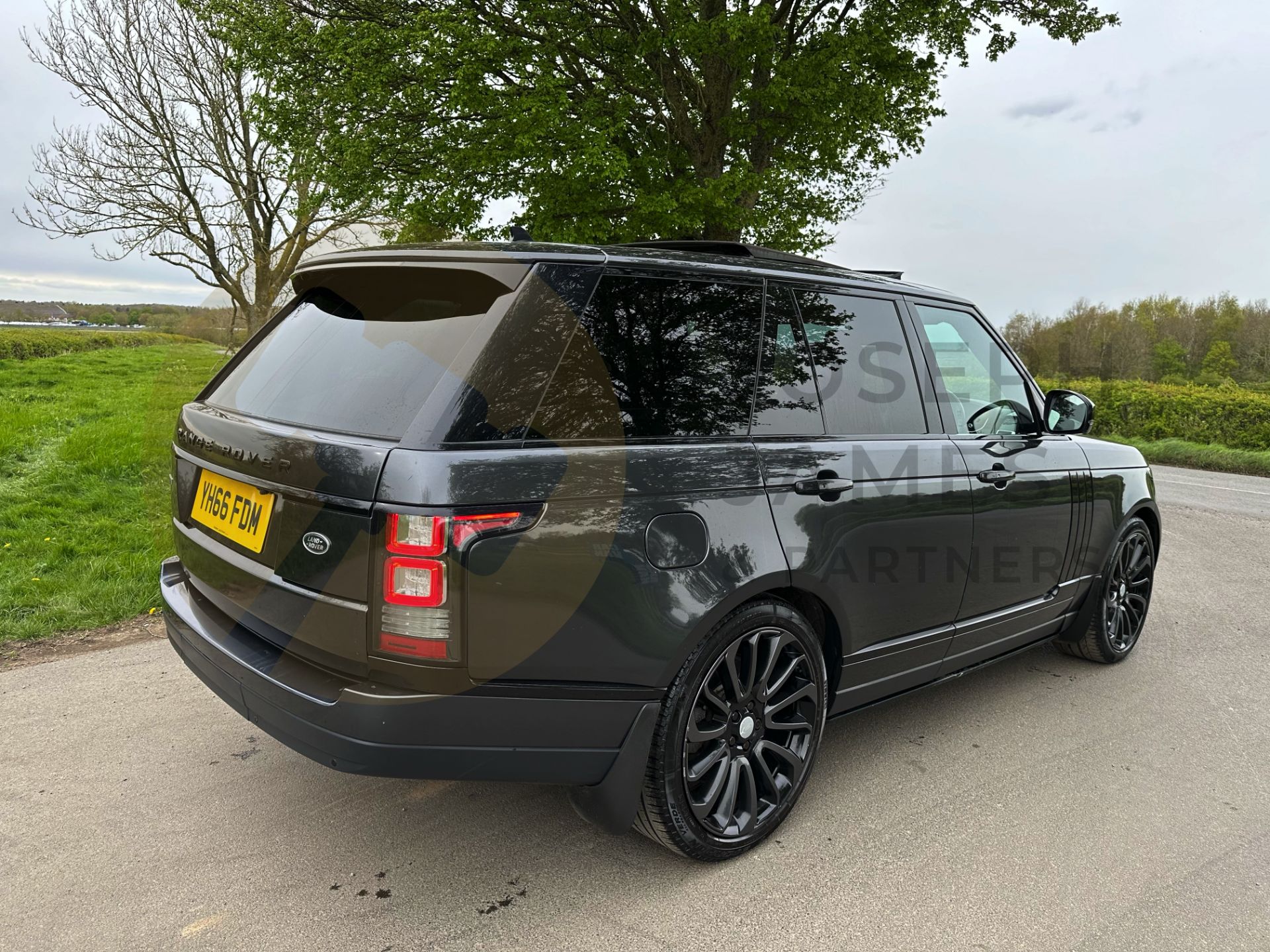 RANGE ROVER VOGUE *AUTOBIOGRAPHY* SUV (2017 - EURO 6) 3.0 TDV6 - AUTOMATIC *ULTIMATE SPEC* (NO VAT) - Image 12 of 63