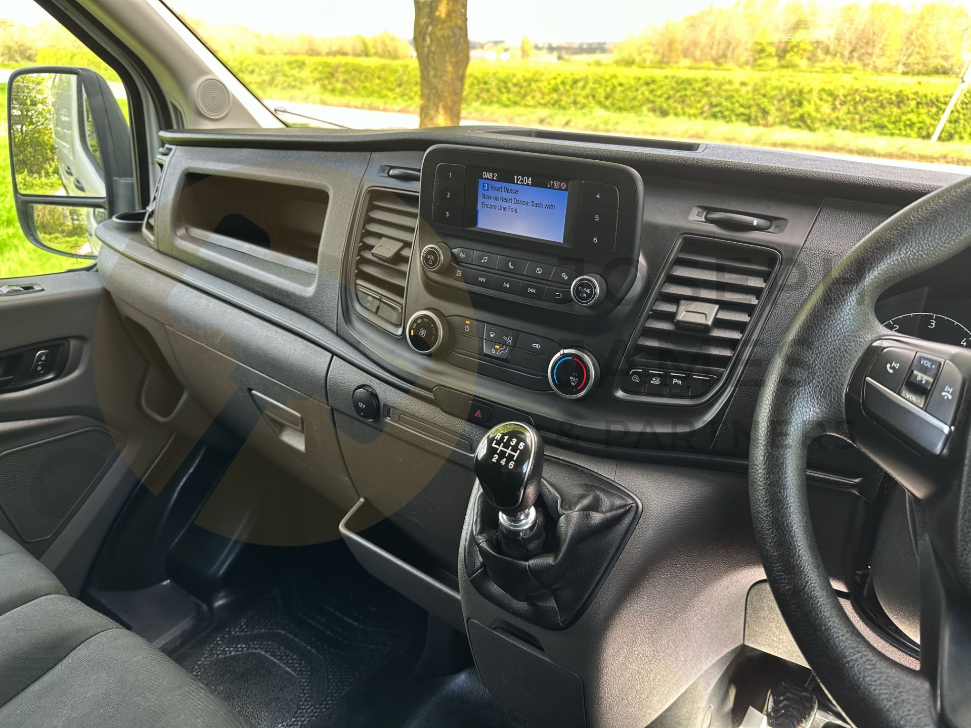 FORD TRANSIT 130 T350 *LEADER EDITION* LWB HI-ROOF (2022 FACELIFT MODEL) 2.0 TDCI 'ECOBLUE' *EURO 6* - Image 34 of 43