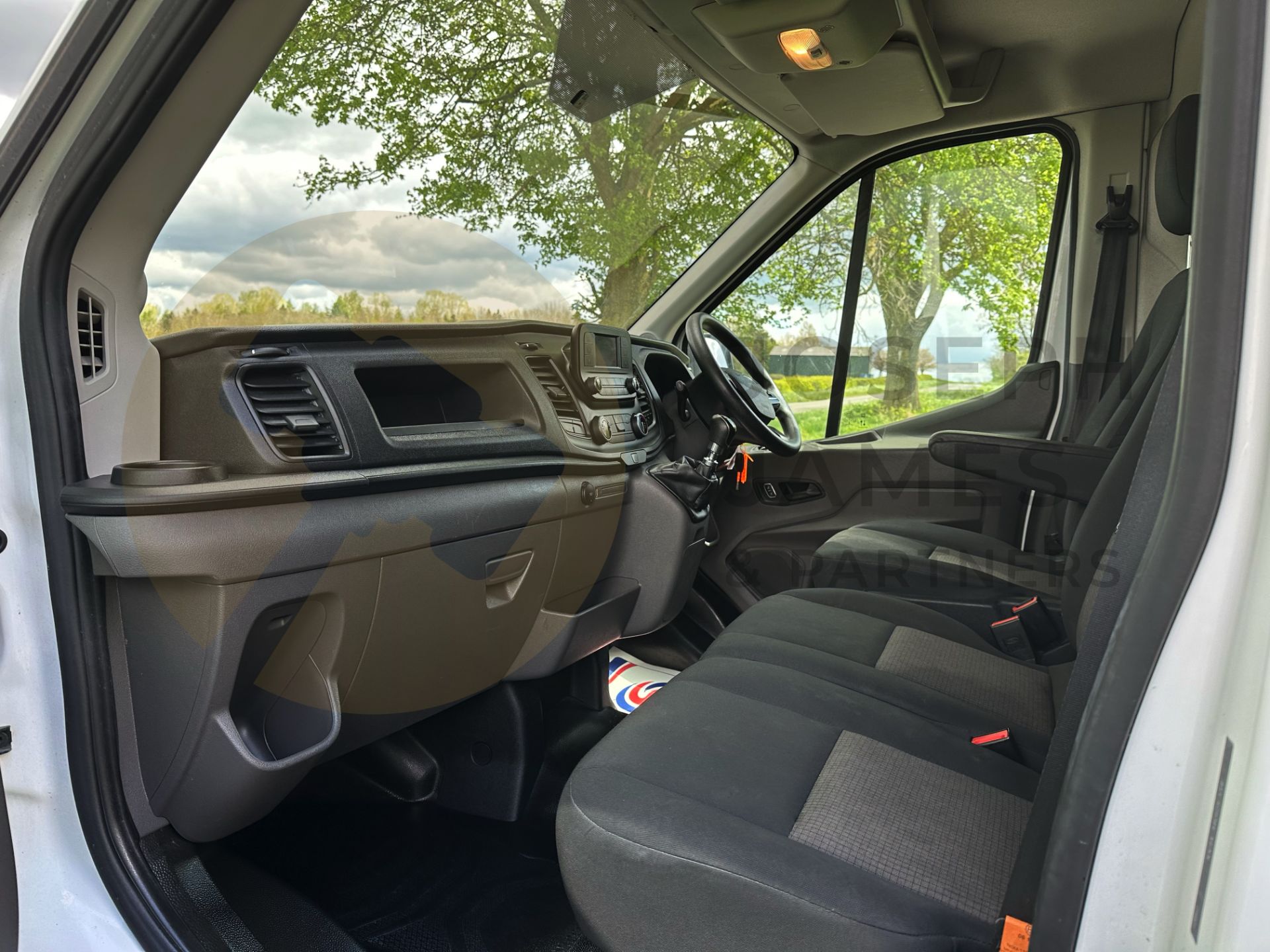 FORD TRANSIT 130 T350 *LEADER EDITION* LWB HI-ROOF (2022 FACELIFT MODEL) 2.0 TDCI 'ECOBLUE' *EURO 6* - Image 18 of 43