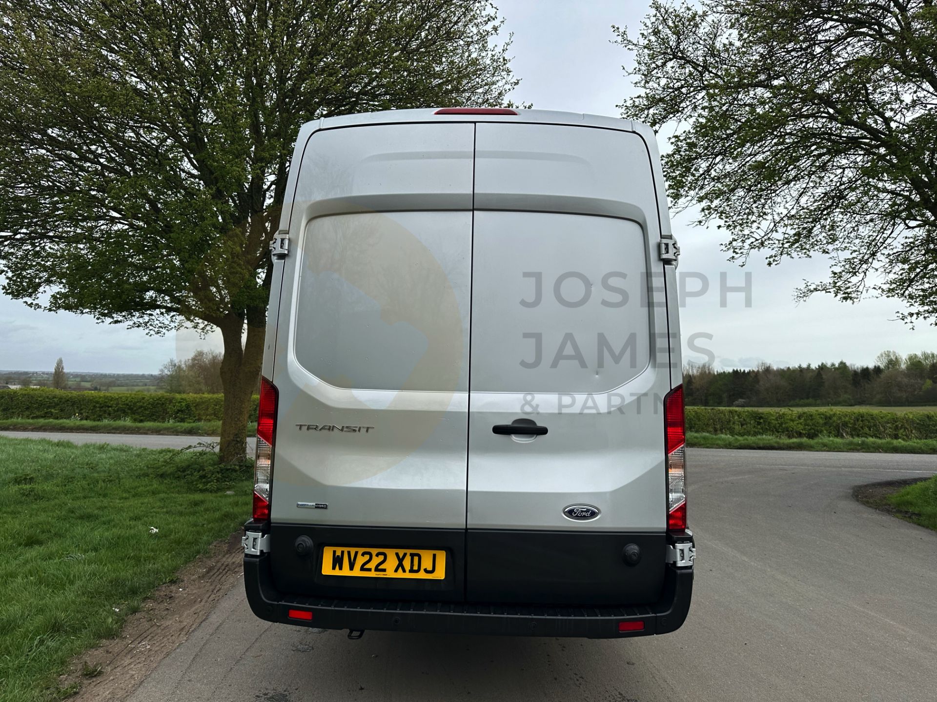 FORD TRANSIT *L4 XLWB HI-ROOF* LIMITED EDITION (2022 - FACELIFT) 2.0 TDCI 'ECOBLUE' HYBRID *EURO 6* - Image 11 of 48