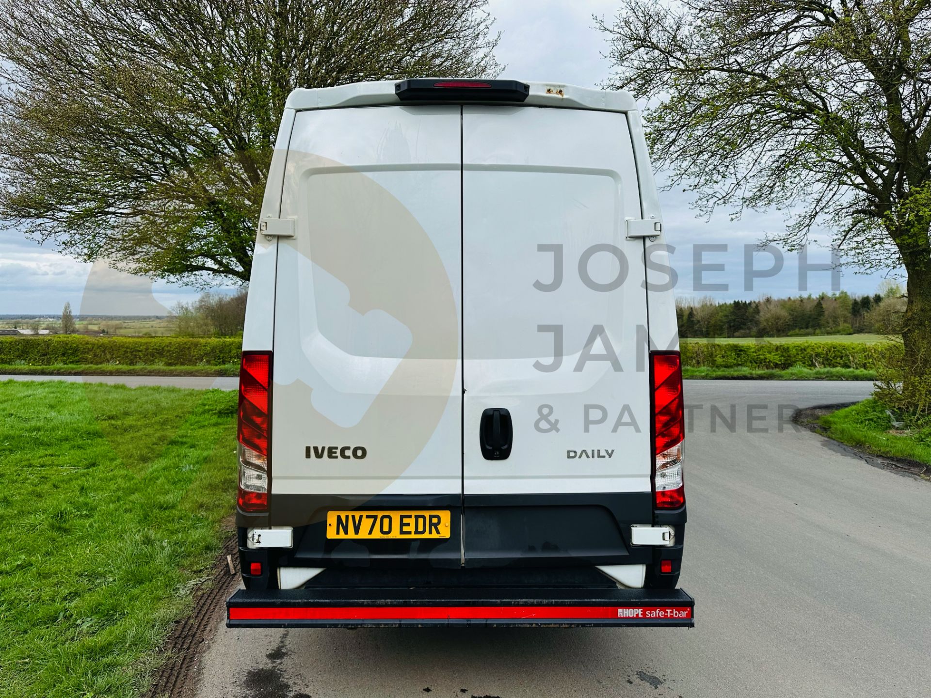 IVECO DAILY 35-140 LONG WHEEL BASE HIFG ROOF - 2021 REG (NEW SHAPE) ONLY 85K MILES - AIR CON - LOOK! - Image 8 of 30