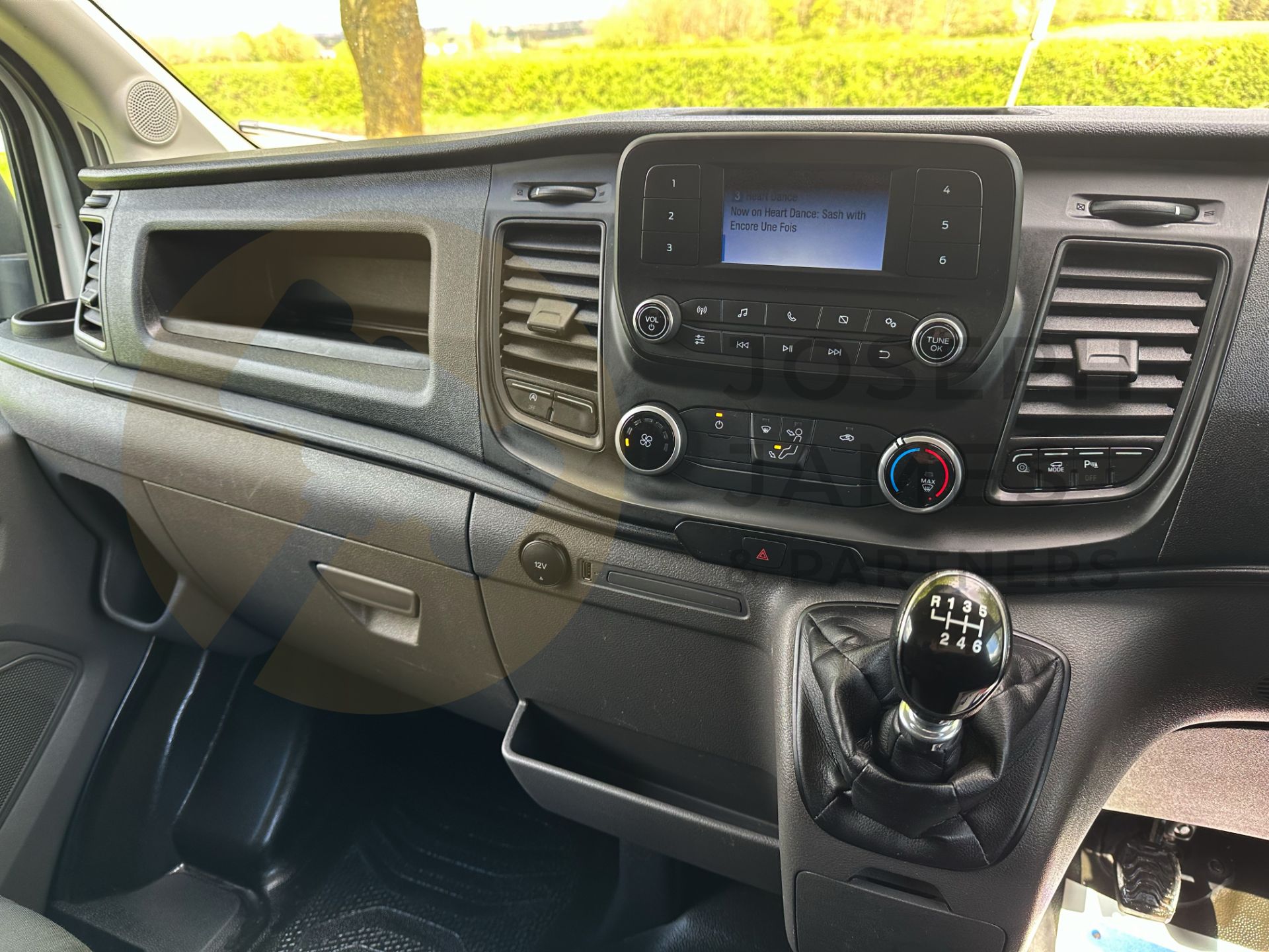 FORD TRANSIT 130 T350 *LEADER EDITION* LWB HI-ROOF (2022 FACELIFT MODEL) 2.0 TDCI 'ECOBLUE' *EURO 6* - Image 35 of 43