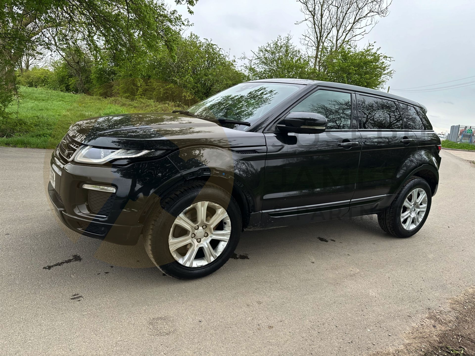 (On Sale) RANGE ROVER EVOQUE *SE TECH* 5 DOOR SUV (67 REG - EURO 6) 2.0 TD4 - 180 BHP - AUTOMATIC - Image 7 of 48