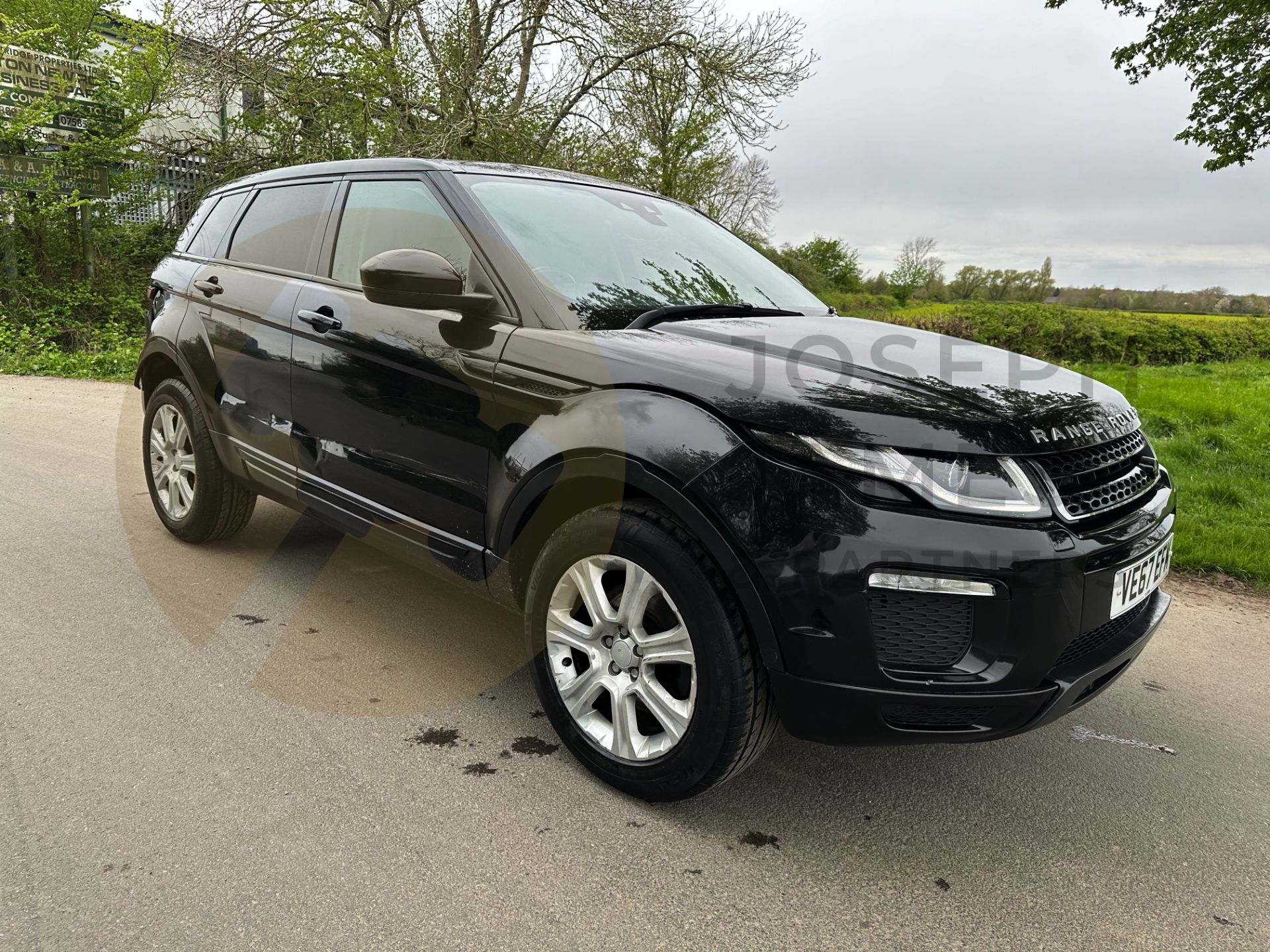 (On Sale) RANGE ROVER EVOQUE *SE TECH* 5 DOOR SUV (67 REG - EURO 6) 2.0 TD4 - 180 BHP - AUTOMATIC - Image 3 of 48