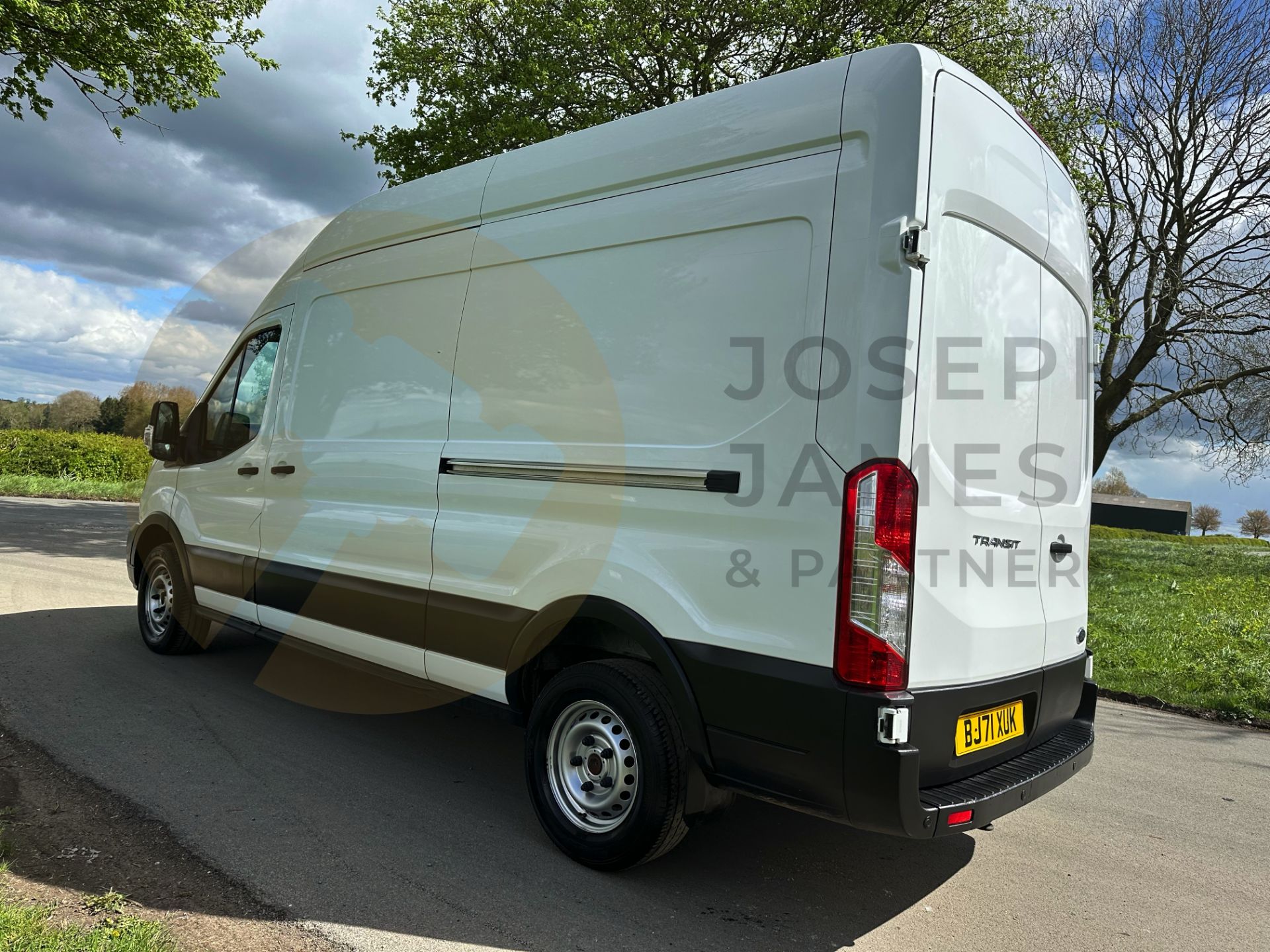 FORD TRANSIT 130 T350 *LEADER EDITION* LWB HI-ROOF (2022 FACELIFT MODEL) 2.0 TDCI 'ECOBLUE' *EURO 6* - Image 10 of 43