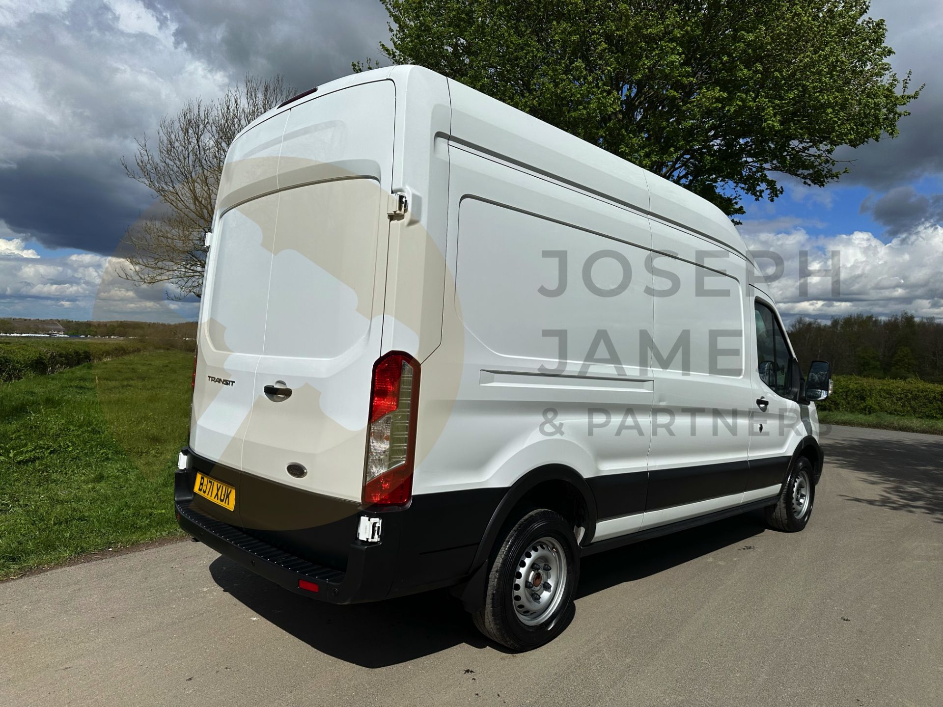 FORD TRANSIT 130 T350 *LEADER EDITION* LWB HI-ROOF (2022 FACELIFT MODEL) 2.0 TDCI 'ECOBLUE' *EURO 6* - Image 12 of 43