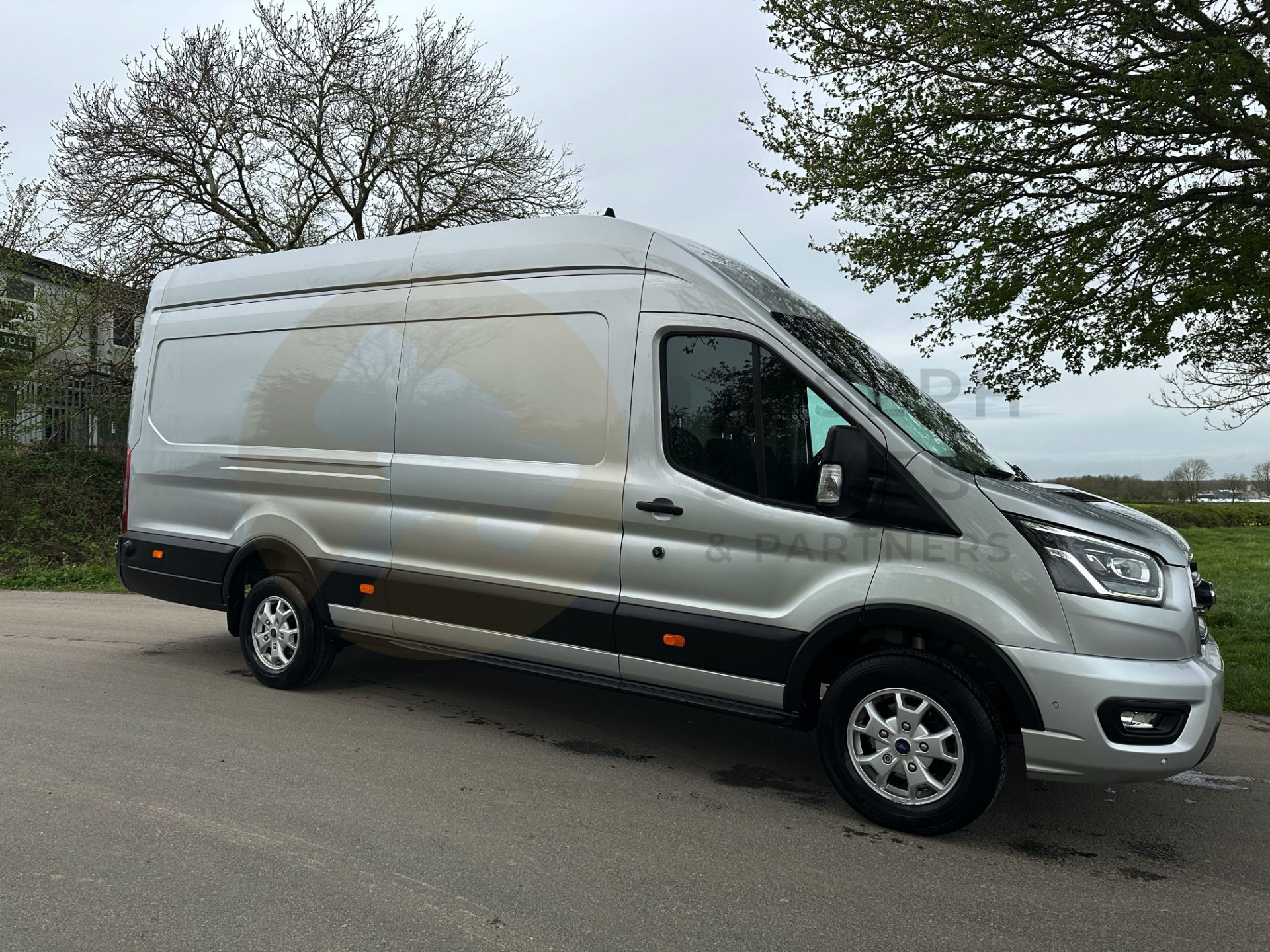 FORD TRANSIT *L4 XLWB HI-ROOF* LIMITED EDITION (2022 - FACELIFT) 2.0 TDCI 'ECOBLUE' HYBRID *EURO 6* - Bild 2 aus 48