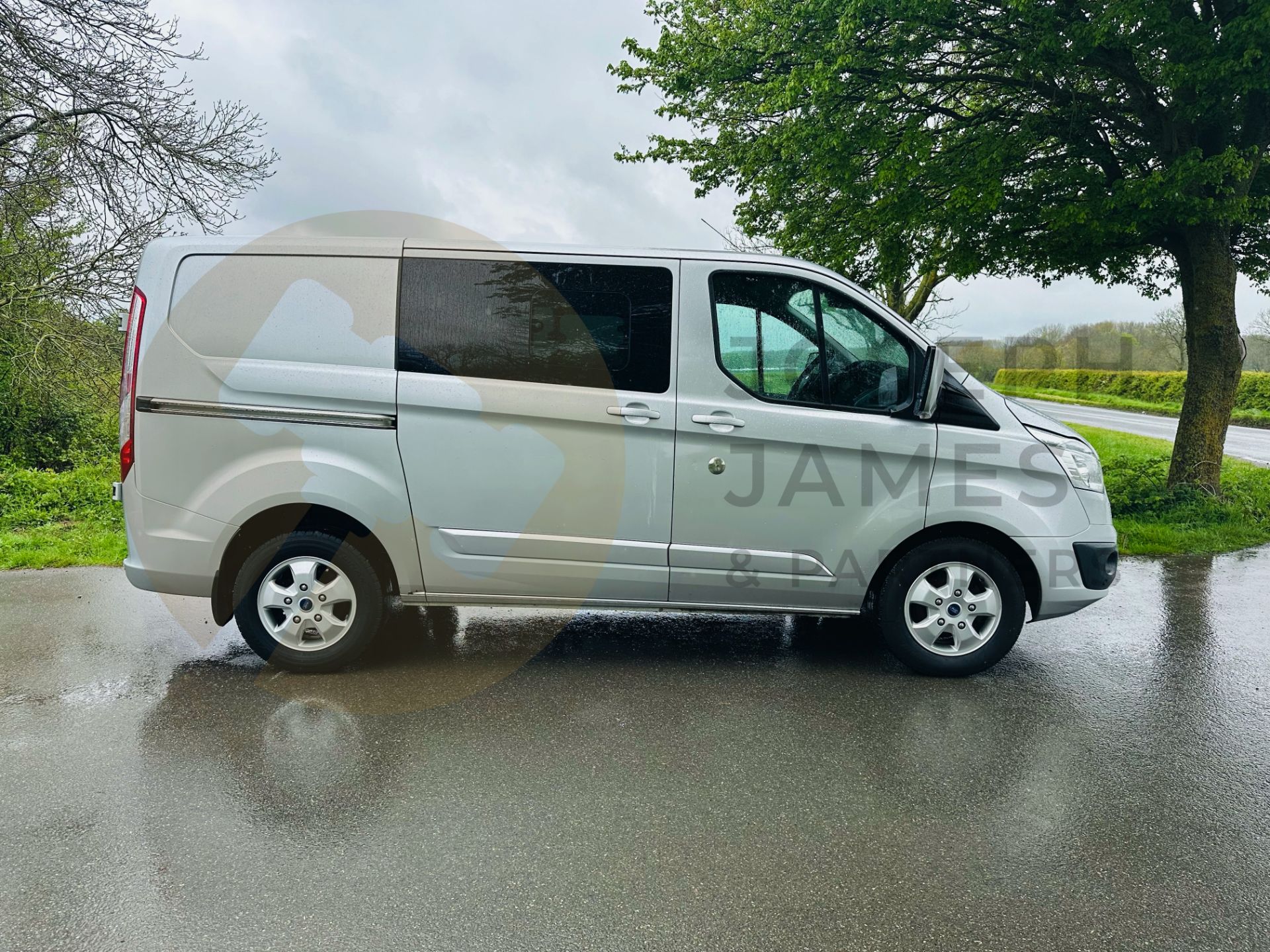 (ON SALE) FORD TRANSIT CUSTOM *LIMITED* 6 SEATER CREW VAN (2018 - EURO 6) 2.0 TDCI - 6 SPEED *U-LEZ* - Image 10 of 37