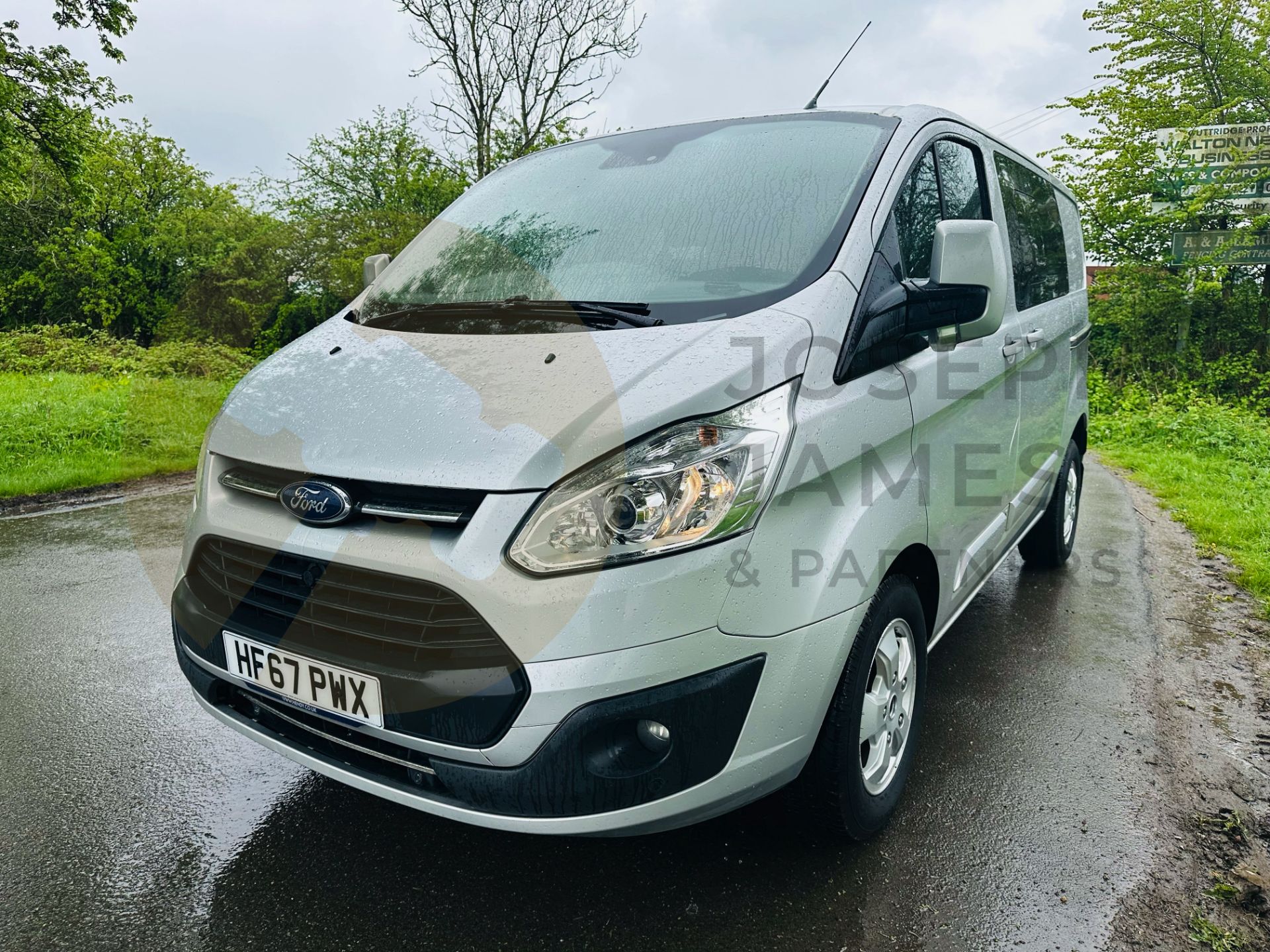 (ON SALE) FORD TRANSIT CUSTOM *LIMITED* 6 SEATER CREW VAN (2018 - EURO 6) 2.0 TDCI - 6 SPEED *U-LEZ* - Bild 4 aus 37