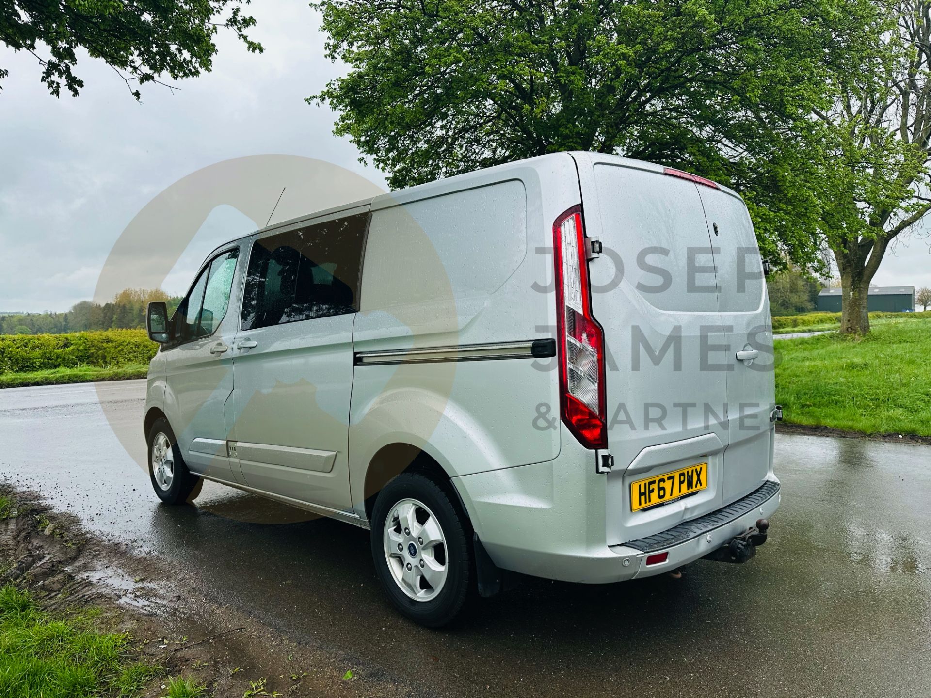 (ON SALE) FORD TRANSIT CUSTOM *LIMITED* 6 SEATER CREW VAN (2018 - EURO 6) 2.0 TDCI - 6 SPEED *U-LEZ* - Image 7 of 37