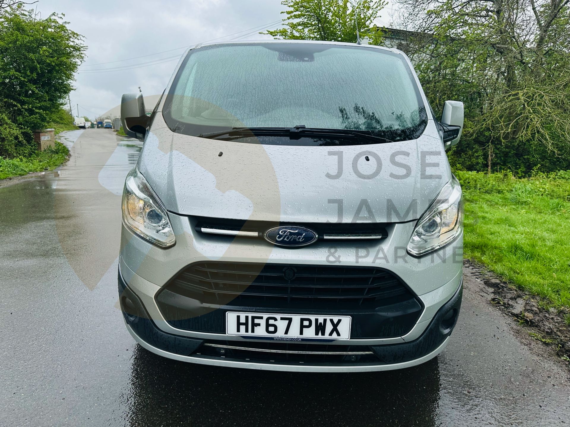 (ON SALE) FORD TRANSIT CUSTOM *LIMITED* 6 SEATER CREW VAN (2018 - EURO 6) 2.0 TDCI - 6 SPEED *U-LEZ* - Image 3 of 37