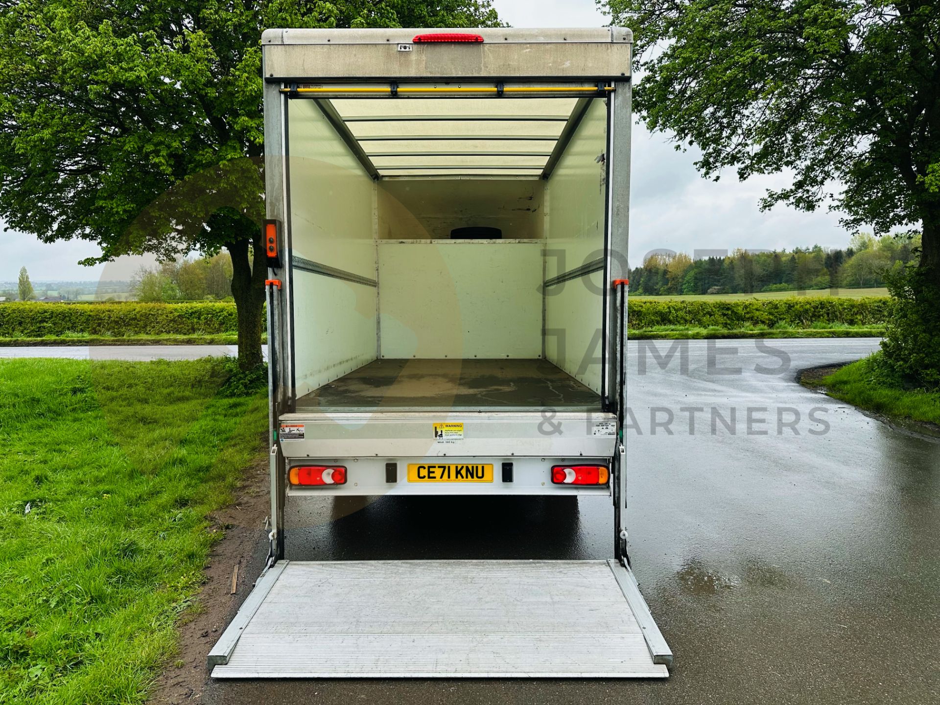 CITROEN RELAY *LWB - LUTON / BOX VAN* (2022 - EURO 6) 2.2 BLUE HDI - 6 SPEED (3500 KG) *TAIL-LIFT* - Image 11 of 30