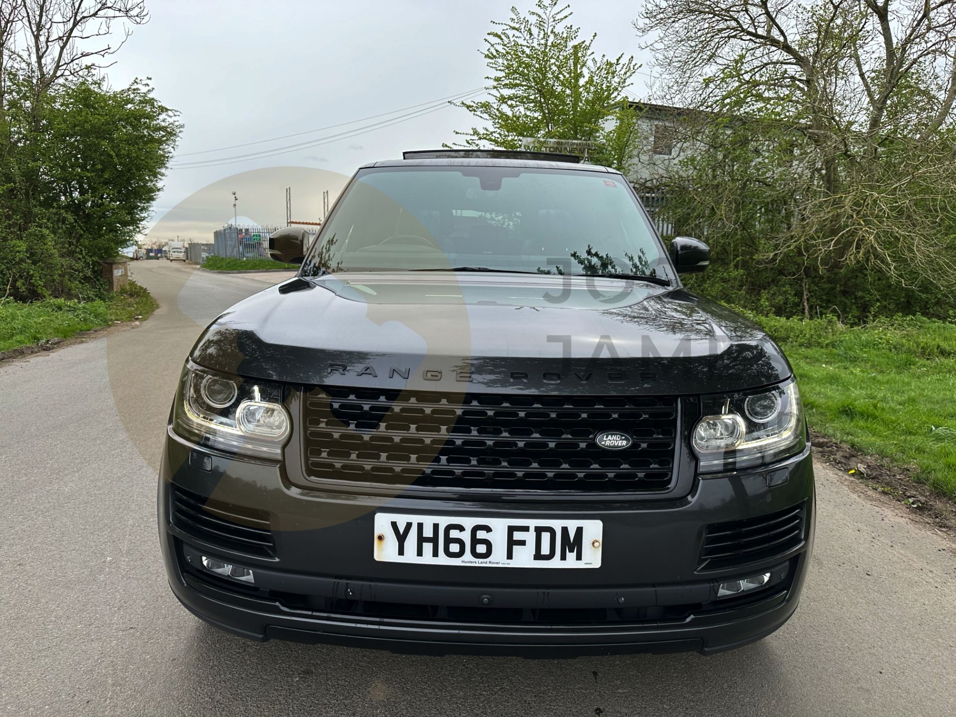 RANGE ROVER VOGUE *AUTOBIOGRAPHY* SUV (2017 - EURO 6) 3.0 TDV6 - AUTOMATIC *ULTIMATE SPEC* (NO VAT) - Image 4 of 63