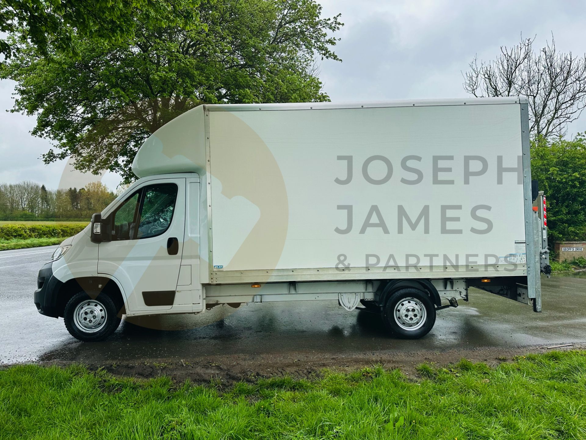 CITROEN RELAY *LWB - LUTON / BOX VAN* (2022 - EURO 6) 2.2 BLUE HDI - 6 SPEED (3500 KG) *TAIL-LIFT* - Image 6 of 30