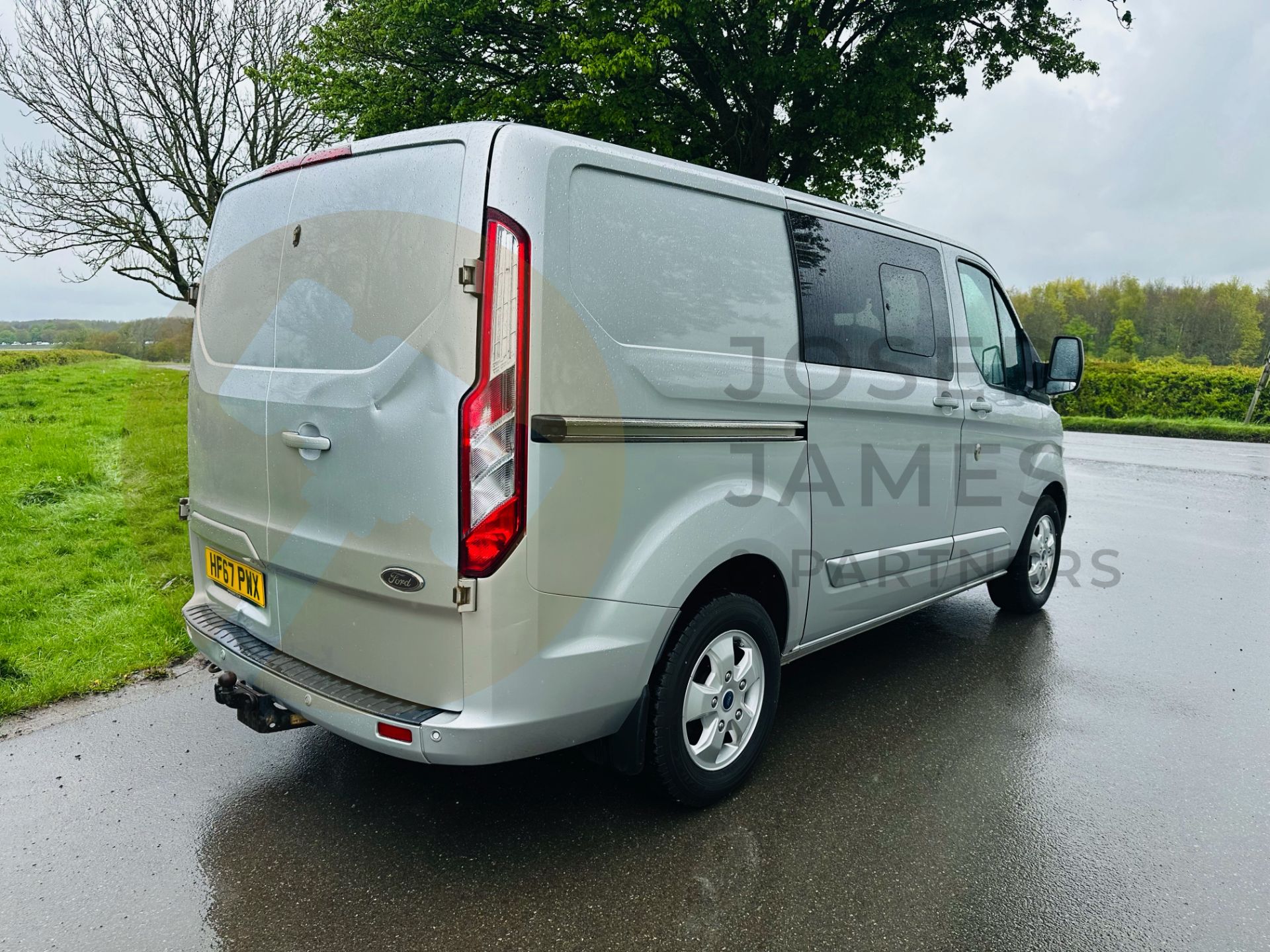 (ON SALE) FORD TRANSIT CUSTOM *LIMITED* 6 SEATER CREW VAN (2018 - EURO 6) 2.0 TDCI - 6 SPEED *U-LEZ* - Image 9 of 37