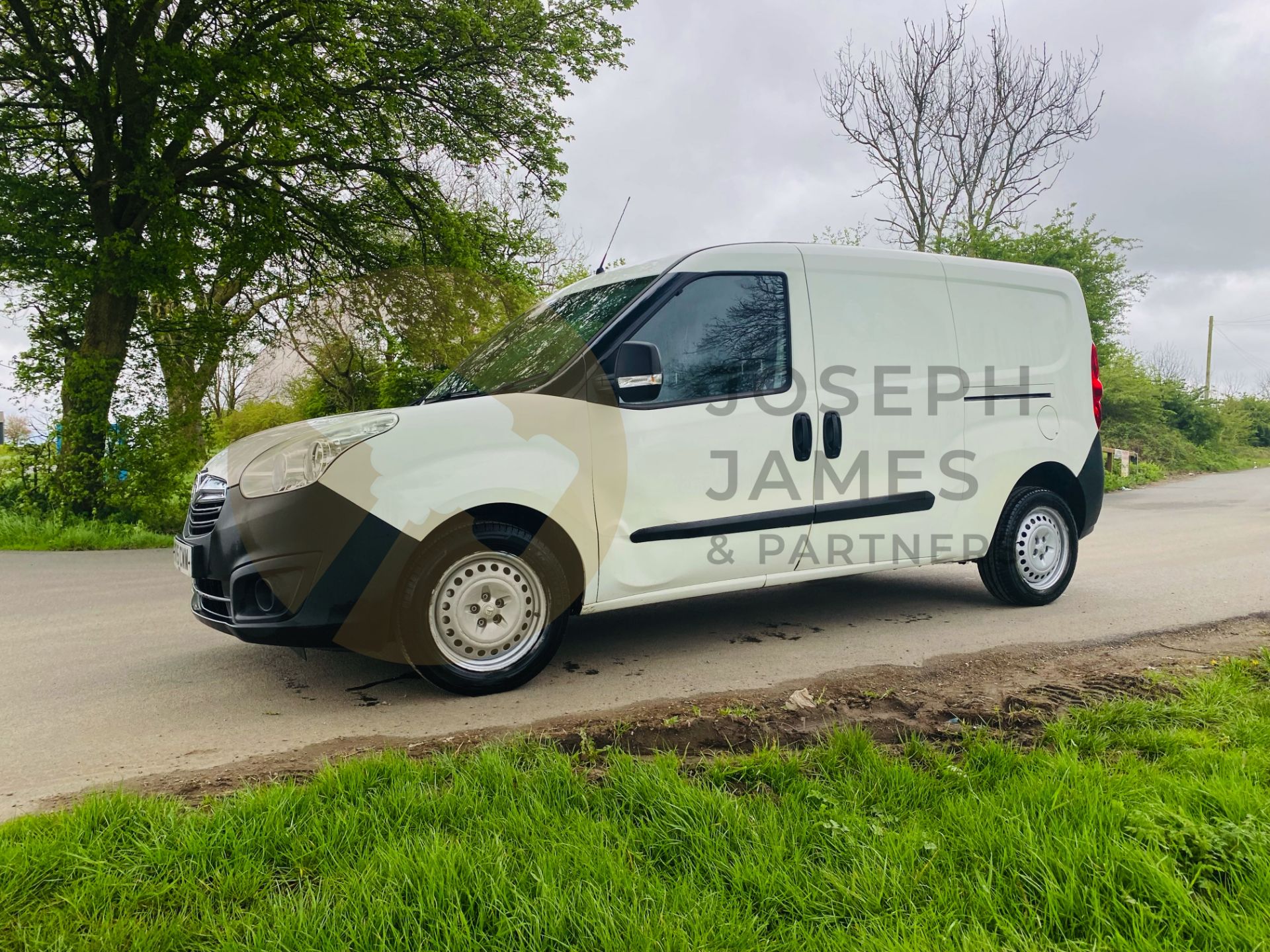 (ON SALE) VAUXHALL COMBO 2300 CDTI *SS ECOFLEX L2H1 MODEL* - 2015 REG - 1 OWNER FROM NEW - - Image 5 of 24