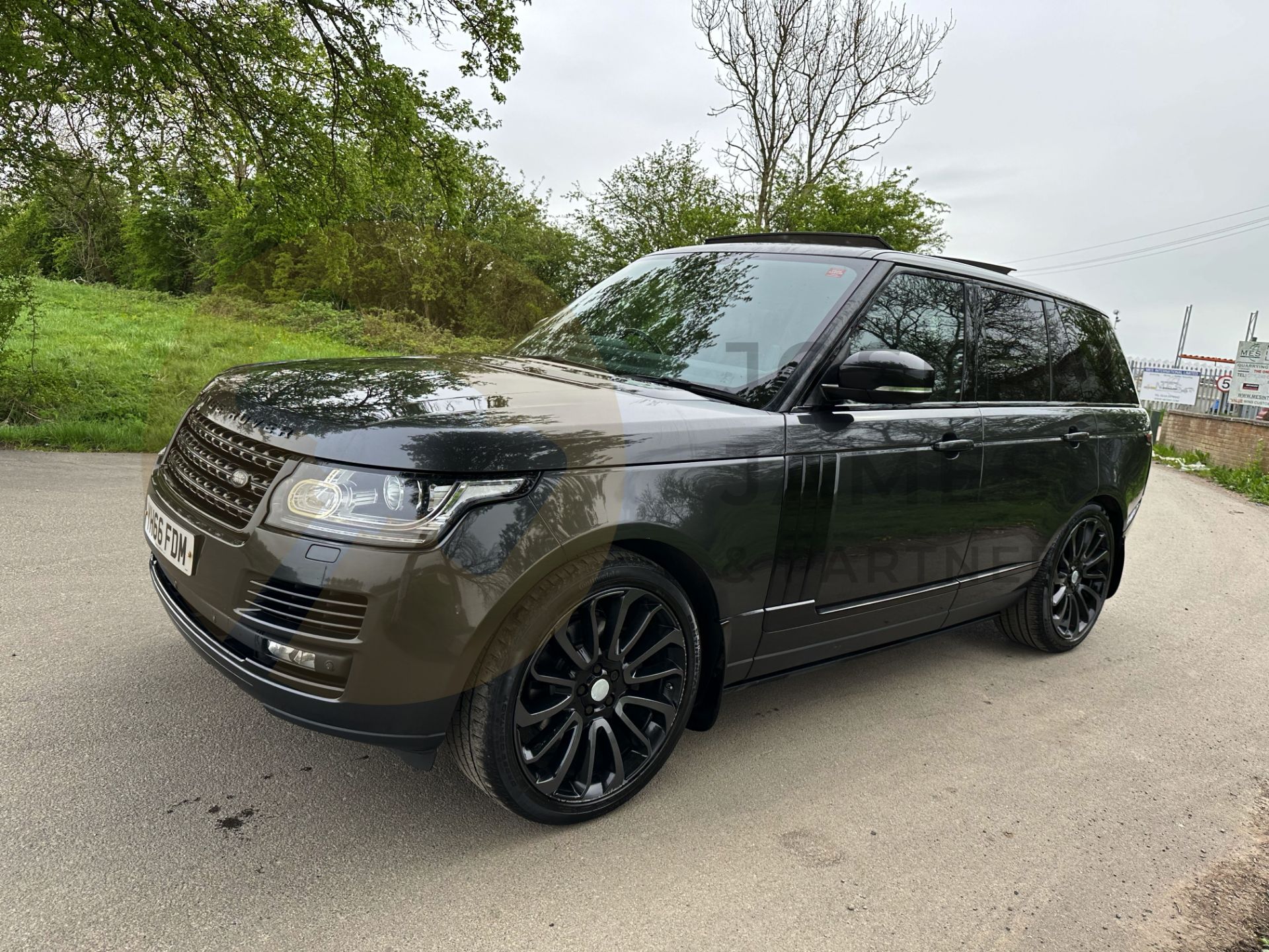 RANGE ROVER VOGUE *AUTOBIOGRAPHY* SUV (2017 - EURO 6) 3.0 TDV6 - AUTOMATIC *ULTIMATE SPEC* (NO VAT) - Image 6 of 63