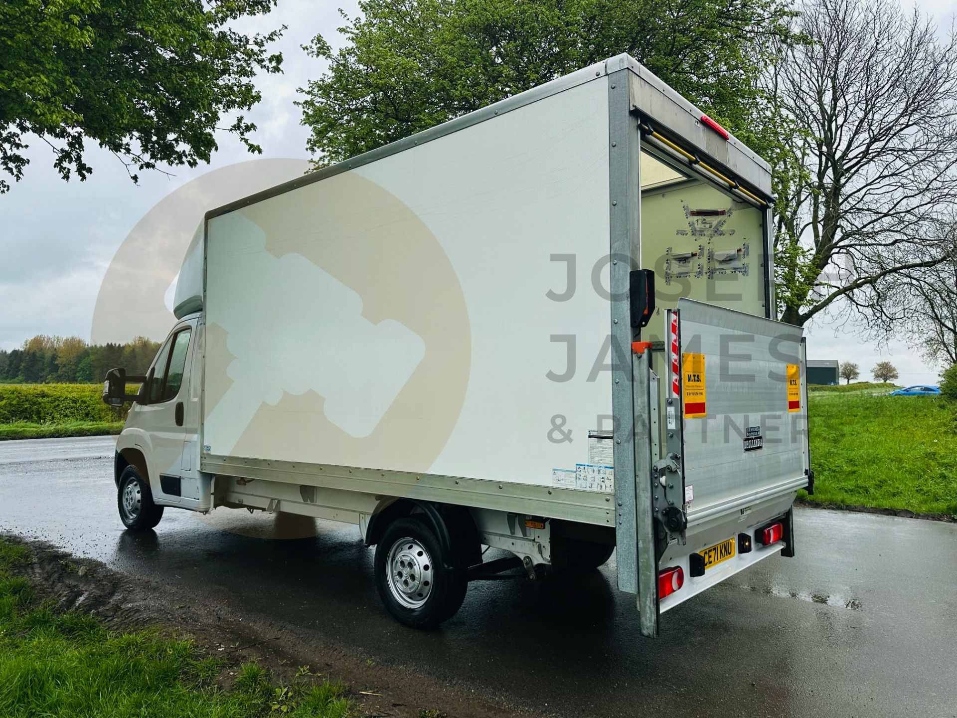 CITROEN RELAY *LWB - LUTON / BOX VAN* (2022 - EURO 6) 2.2 BLUE HDI - 6 SPEED (3500 KG) *TAIL-LIFT* - Image 7 of 30