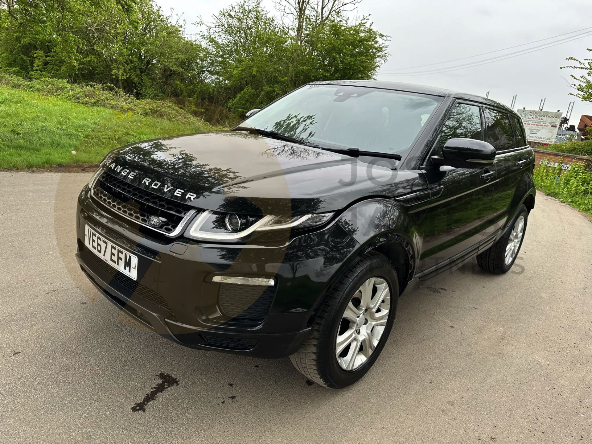 (On Sale) RANGE ROVER EVOQUE *SE TECH* 5 DOOR SUV (67 REG - EURO 6) 2.0 TD4 - 180 BHP - AUTOMATIC - Image 5 of 48