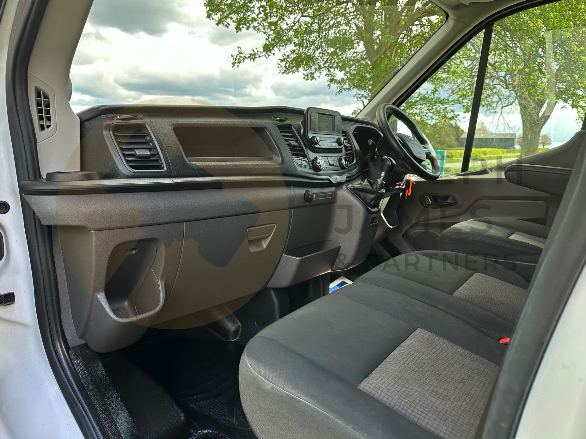 FORD TRANSIT 130 T350 *LEADER EDITION* LWB HI-ROOF (2022 FACELIFT MODEL) 2.0 TDCI 'ECOBLUE' *EURO 6* - Image 19 of 43