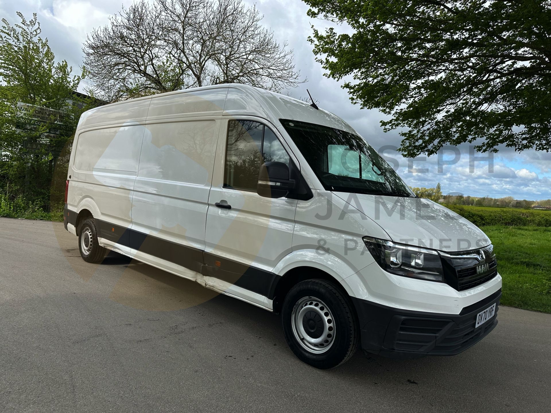 MAN TGE 3.140 2.0TDI (140) LWB (2021 MODEL) 6 SPEED - ELEC PACK - 3 SEATER - EURO 6 - 1 OWNER - Image 3 of 35