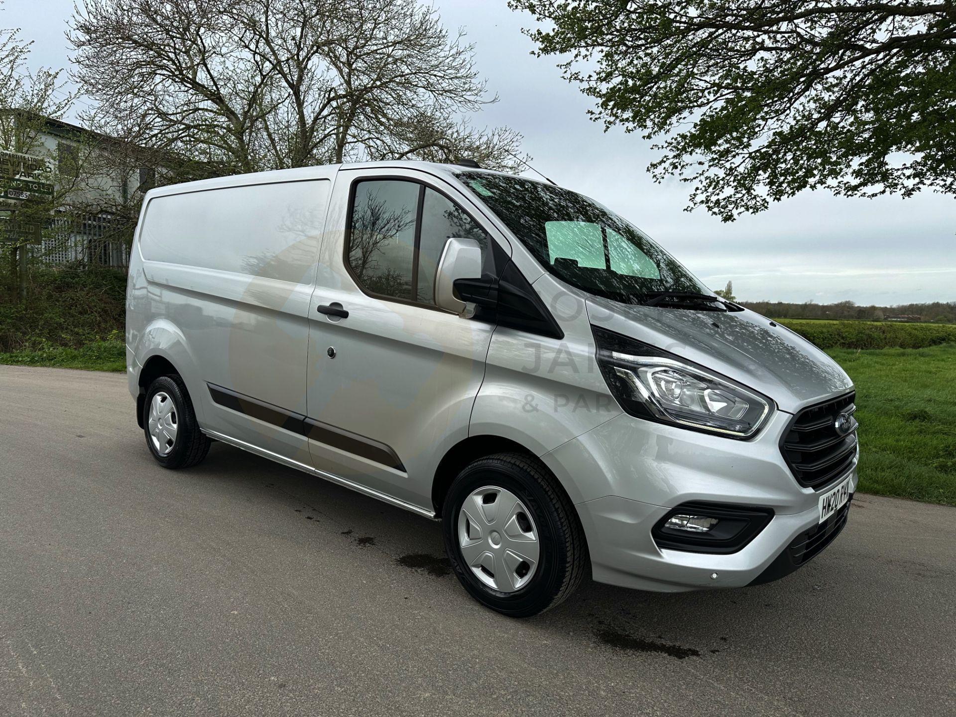 (ON SALE) FORD TRANSIT CUSTOM "TREND" 2.0TDCI (130) 20 REG -1 OWNER- SILVER -GREAT SPEC -LOW MILEAGE - Image 3 of 38