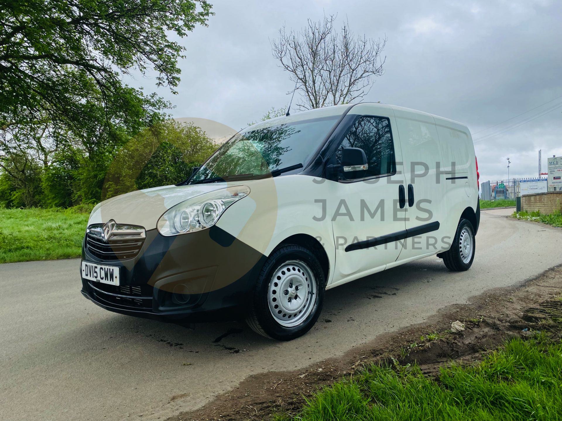 (ON SALE) VAUXHALL COMBO 2300 CDTI *SS ECOFLEX L2H1 MODEL* - 2015 REG - 1 OWNER FROM NEW - - Image 4 of 24