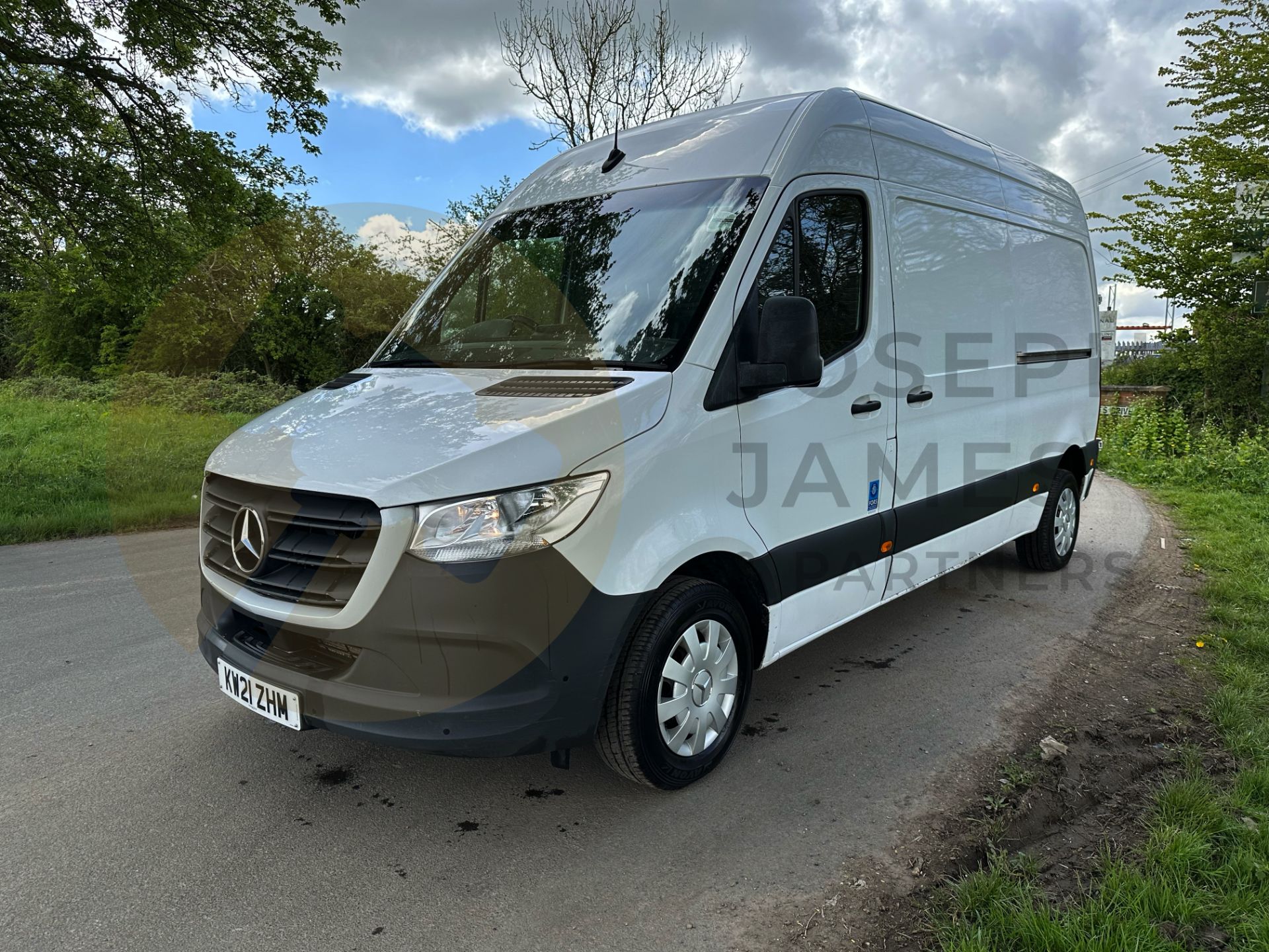 MERCEDES SPRINTER 314 CDI MWB HI-ROOF *PREMIUM EDITION*- 21 REG - 1 OWNER - AIR CON - MASSIVE SPEC! - Image 4 of 29