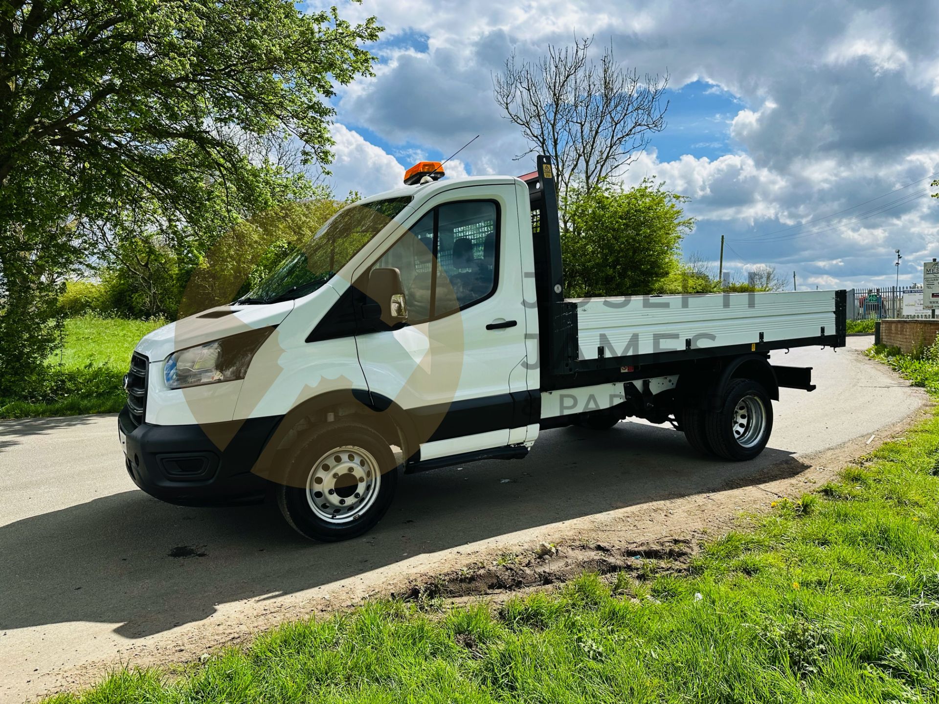 (ON SALE) FORD TRANSIT 2.0 TDCI (130) *TIPPER DRW* 20 REG - ONLY 82K MILES - 1 OWNER - 1 STOP BODY - Image 5 of 25