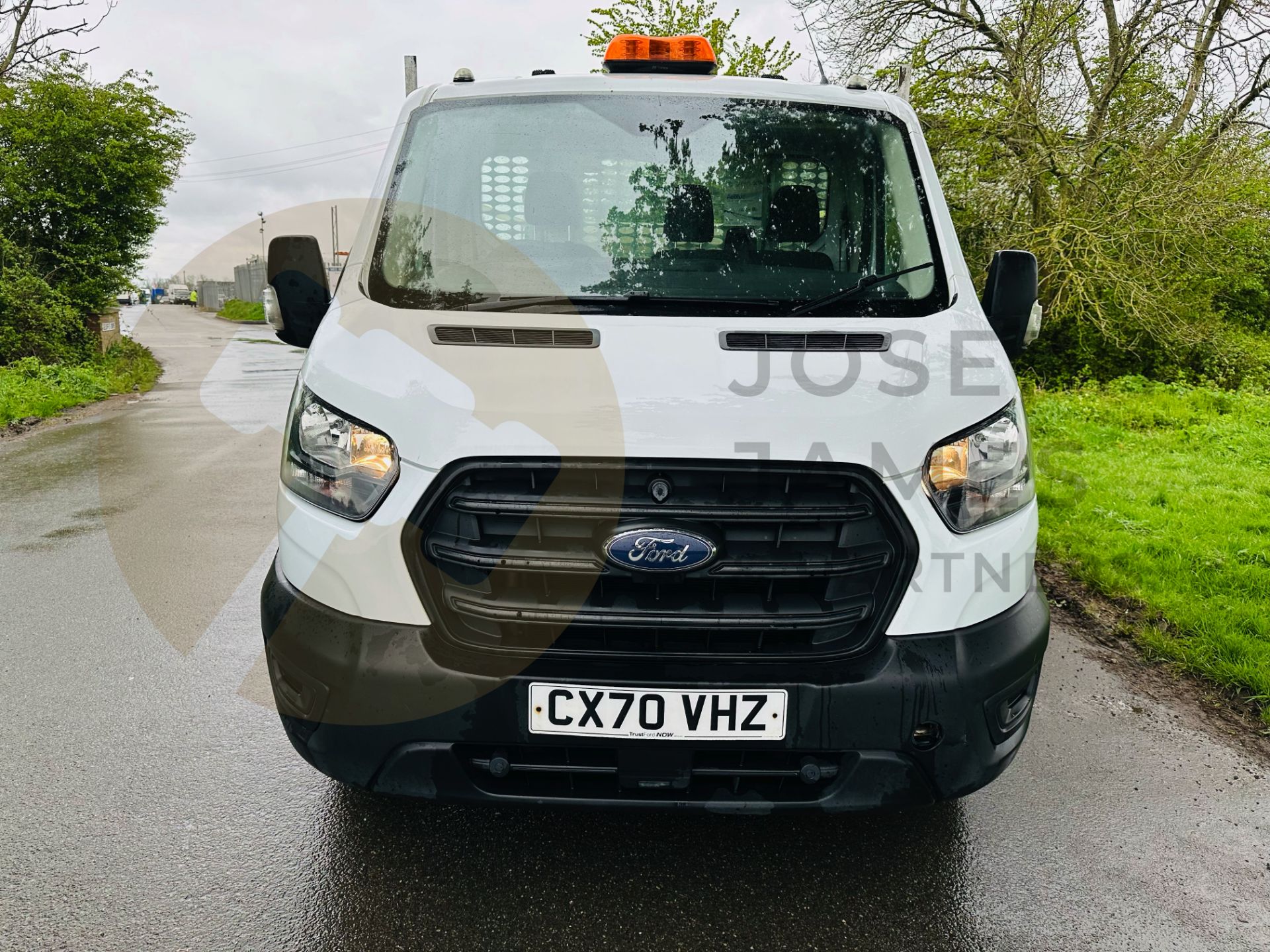 FORD TRANSIT 350 LEADER 2.0 TDCI ECOBLUE *DROPSIDE TRUCK W/ ELECTRIC TAILLIFT* - 2021 MODEL -EURO 6 - Image 3 of 25