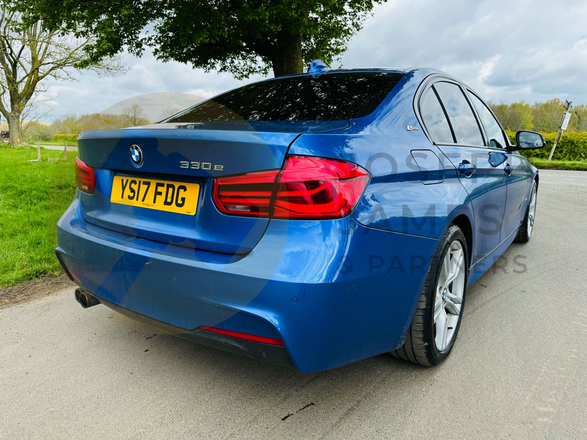 (ON SALE) BMW 330E PHEV *M SPORT* 4 DOOR SALOON (17 REG) 2.0 PETROL - ELECTRIC HYBRID (NO VAT) - Image 10 of 43