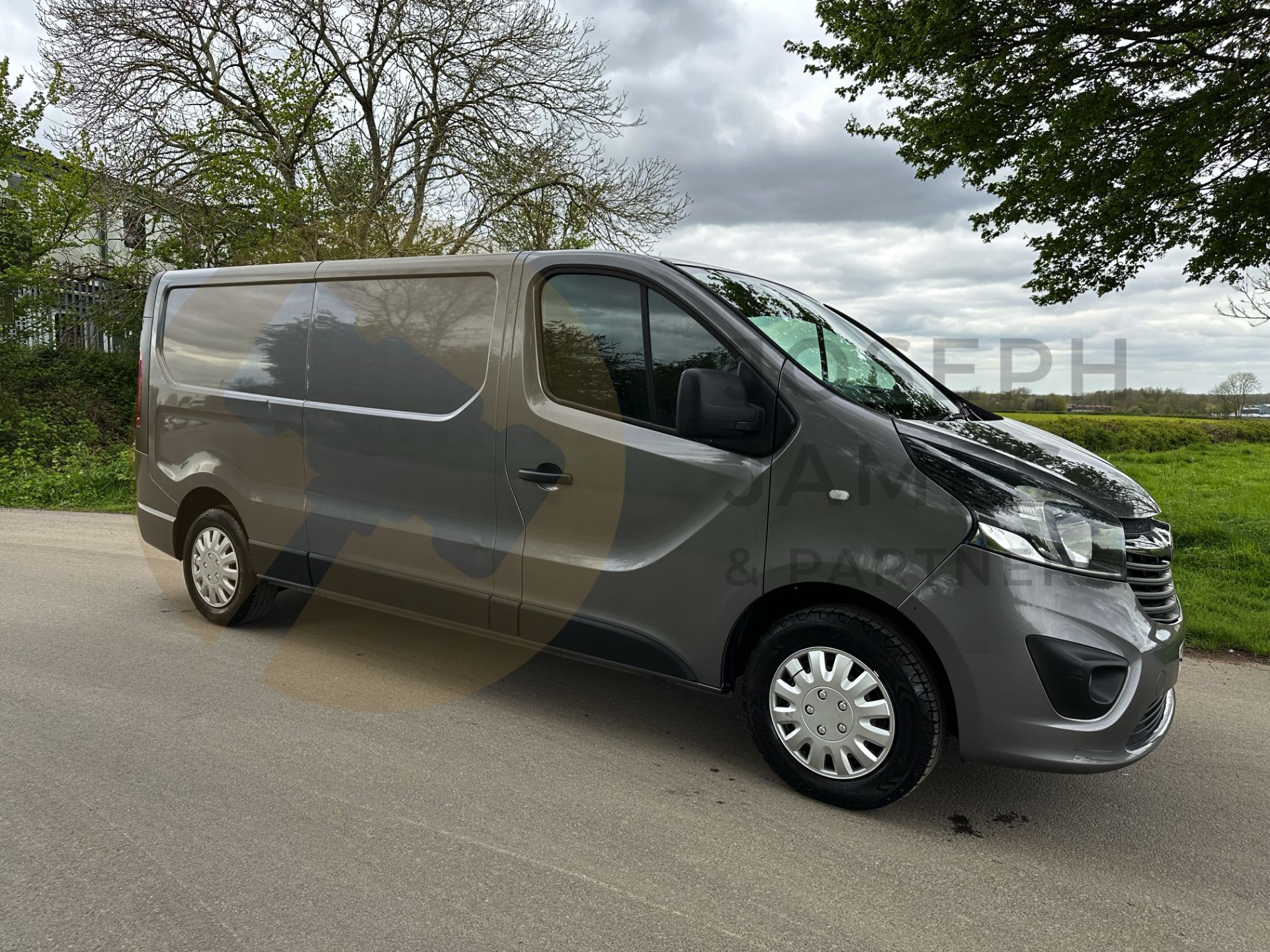 ON SALE VAUXHALL VIVARO "SPORTIVE" LWB 1.6CDTI (120) - 2019 MODEL - 1 OWNER - AIR CON - LOOK - Image 2 of 39