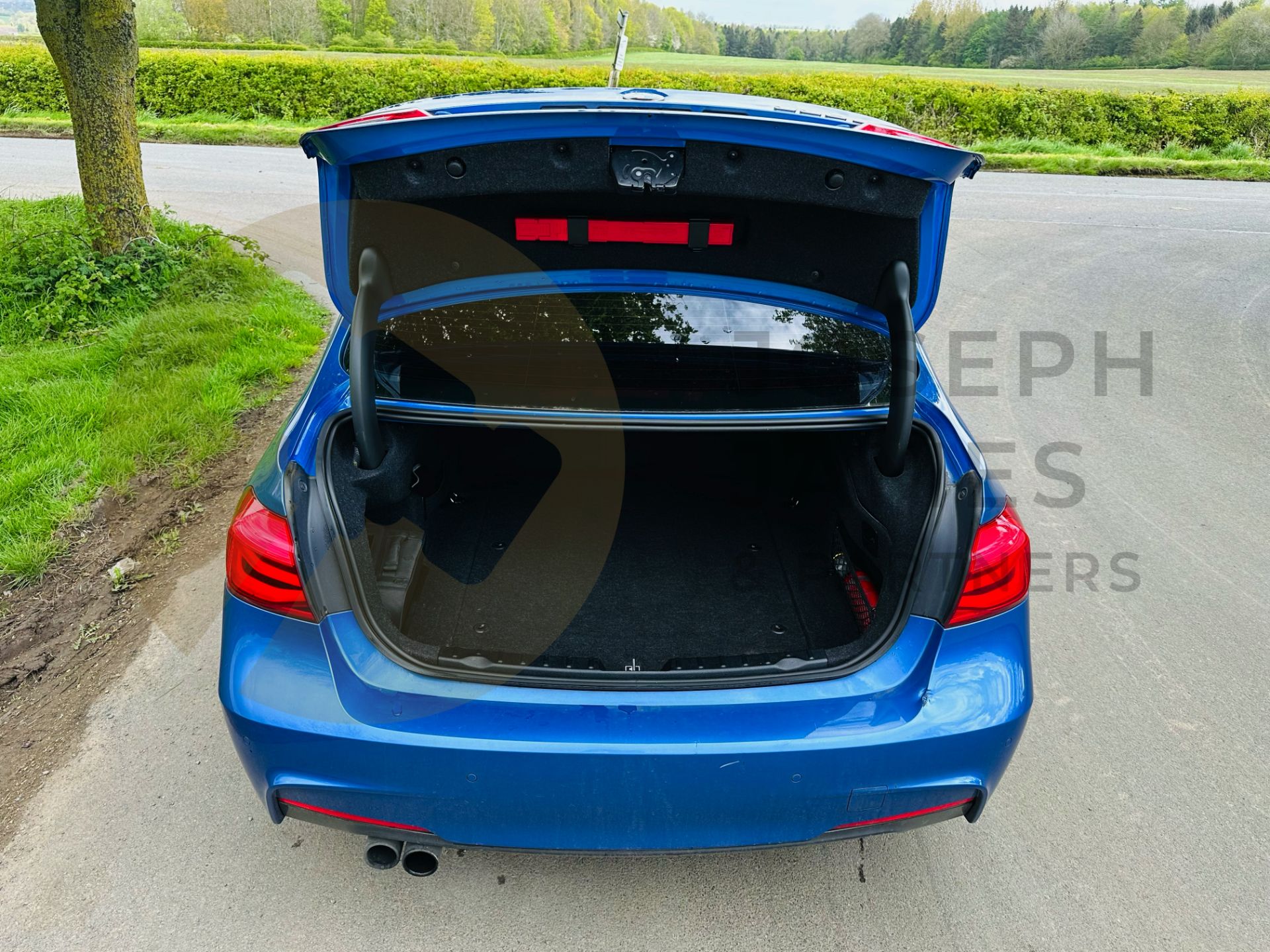 (ON SALE) BMW 330E PHEV *M SPORT* 4 DOOR SALOON (17 REG) 2.0 PETROL - ELECTRIC HYBRID (NO VAT) - Image 13 of 43
