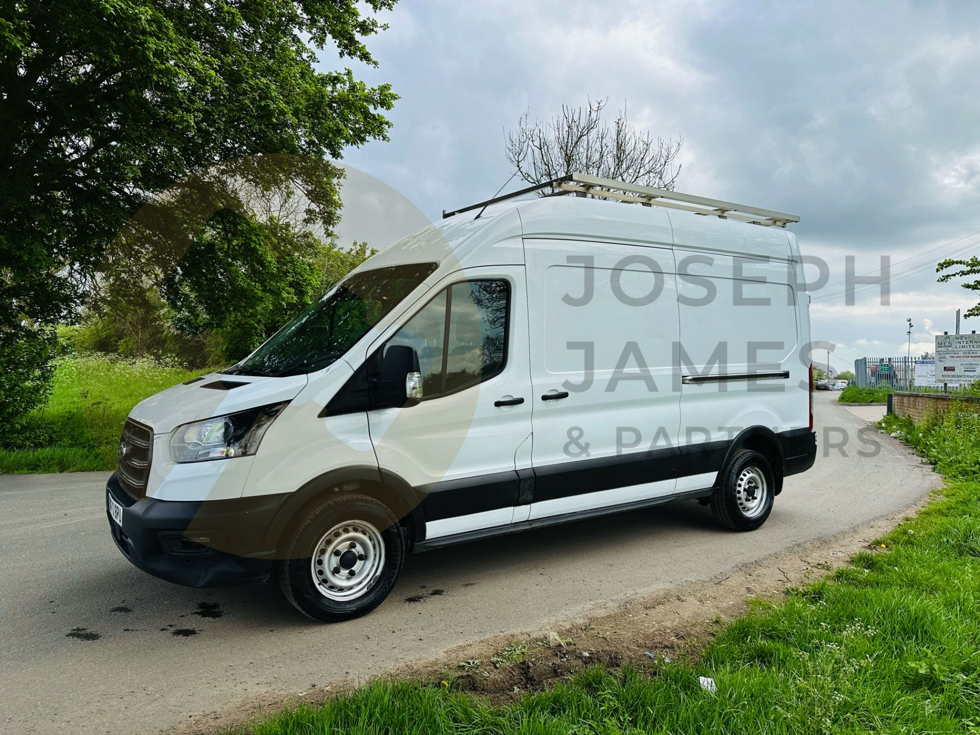 FORD TRANSIT 130 T350 *LEADER EDITION* LWB HI-ROOF (2021 FACELIFT MODEL) 2.0 TDCI 'ECOBLUE' *FSH* - Image 5 of 30