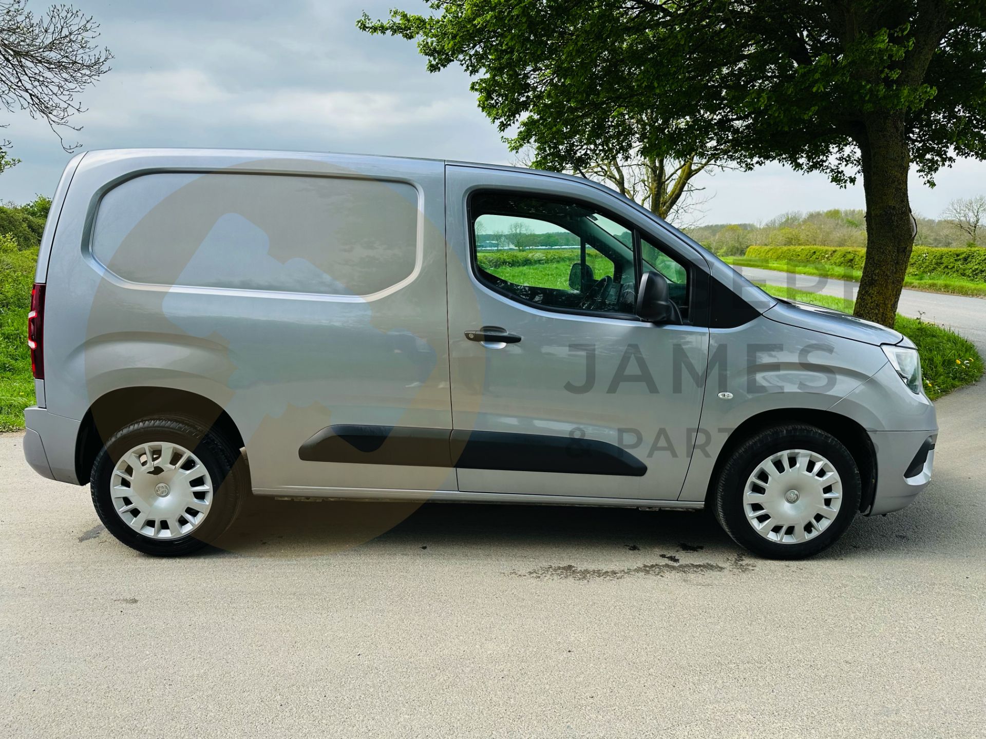 VAUXHALL COMBO 1.5CDTI *SPORTIVE EDTION* - 69 REG - 1 OWNER FROM NEW - AIR CON - EURO 6 - LOOK!!! - Image 10 of 27