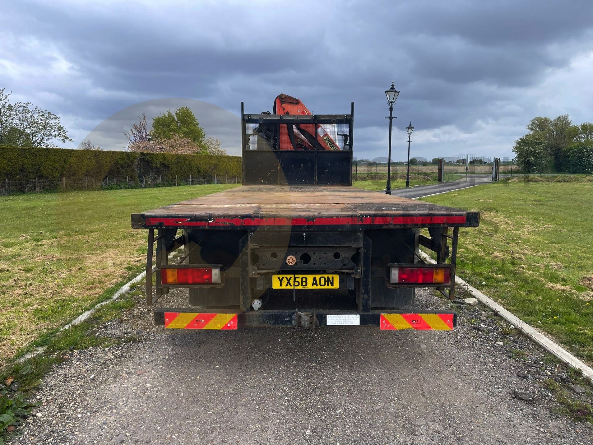 IVECO EURO CARGO 180E28 - 18 TON - 2009 MODEL - 22FT FLATBED - PALFINGER CRANE - READY FOR WORK - Image 6 of 19