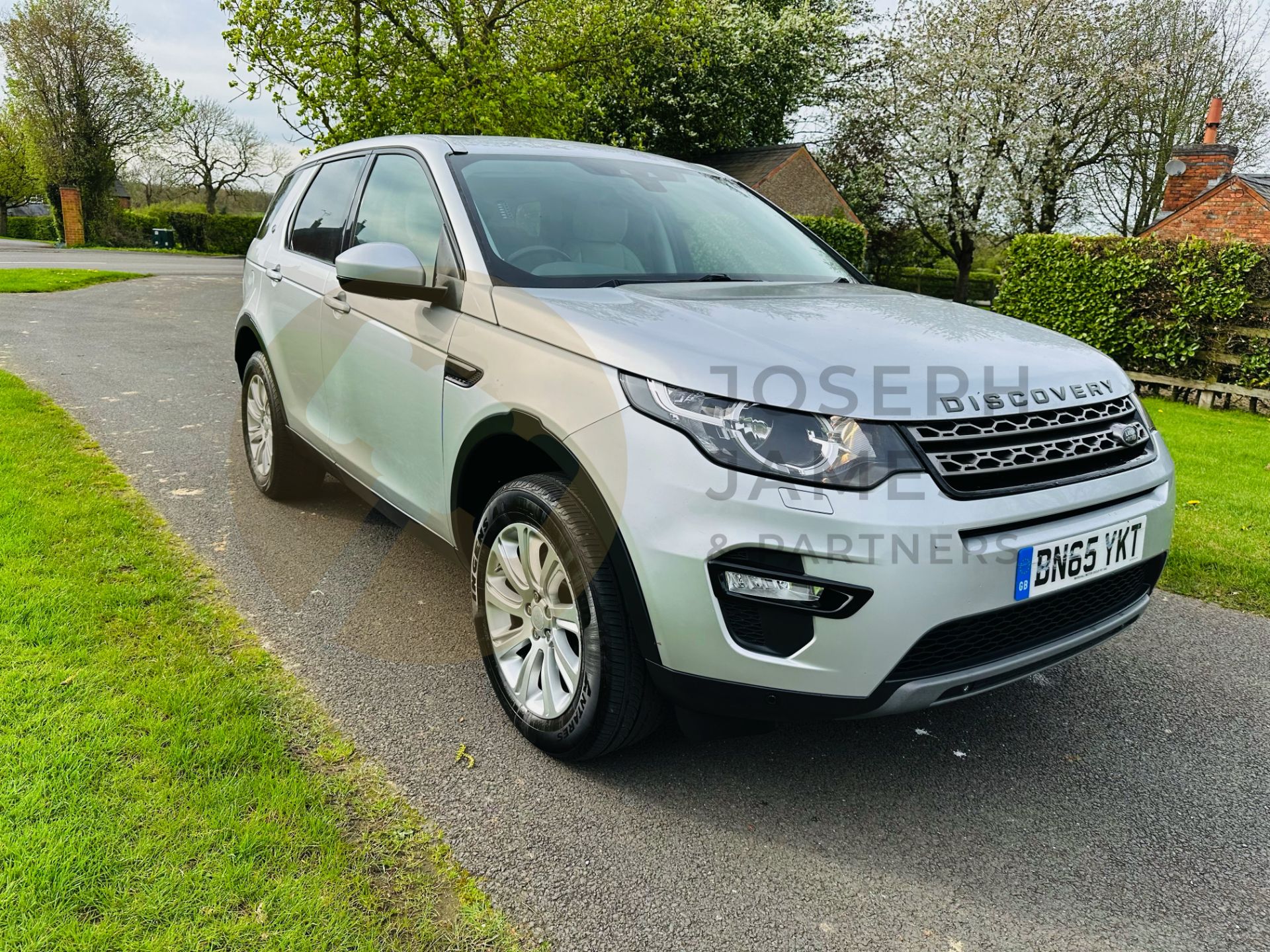 (ON SALE) LAND ROVER DISCOVERY SPORT *SE TECH* 7 SEATER SUV (2016 - EURO 6) 2.0 TD4 - AUTO *NO VAT* - Image 2 of 41