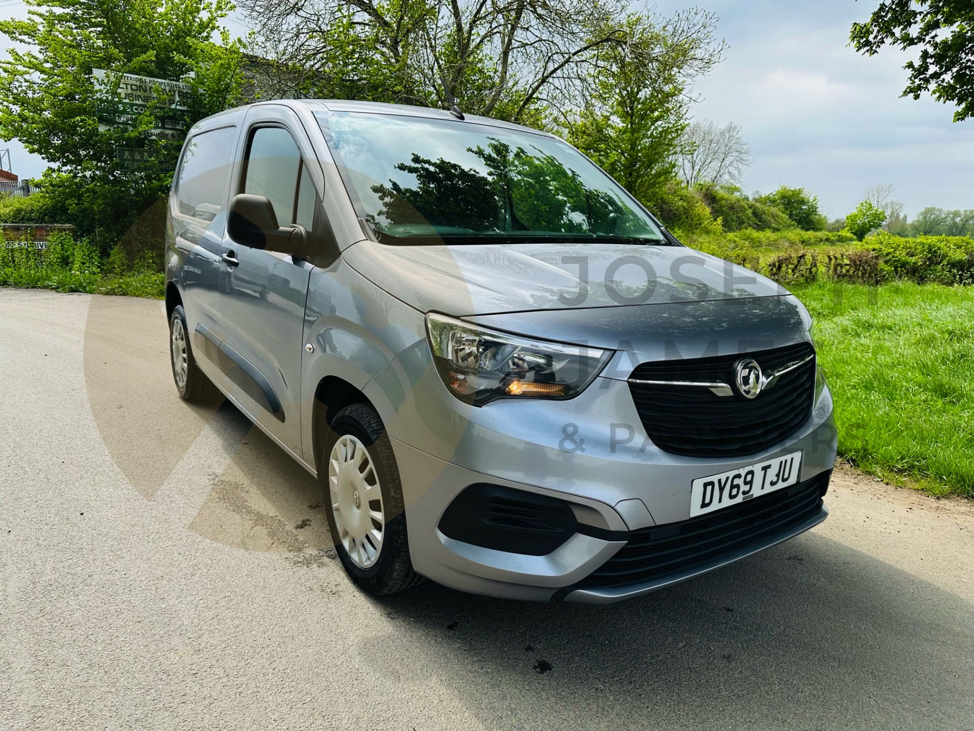 VAUXHALL COMBO 1.5CDTI *SPORTIVE EDTION* - 69 REG - 1 OWNER FROM NEW - AIR CON - EURO 6 - LOOK!!! - Image 2 of 27