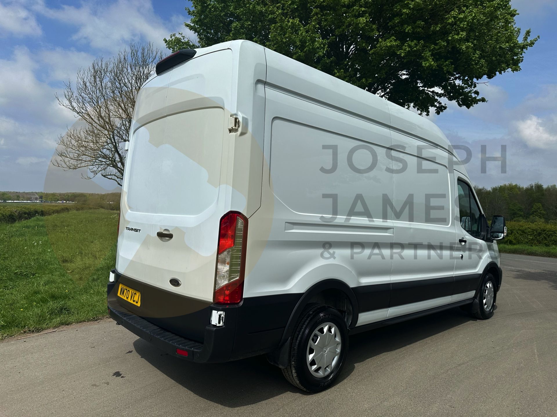 FORD TRANSIT 130 T350 *TREND EDITION* LWB HI-ROOF (2021 FACELIFT MODEL) 2.0 TDCI 'ECOBLUE' *EURO 6* - Image 12 of 42