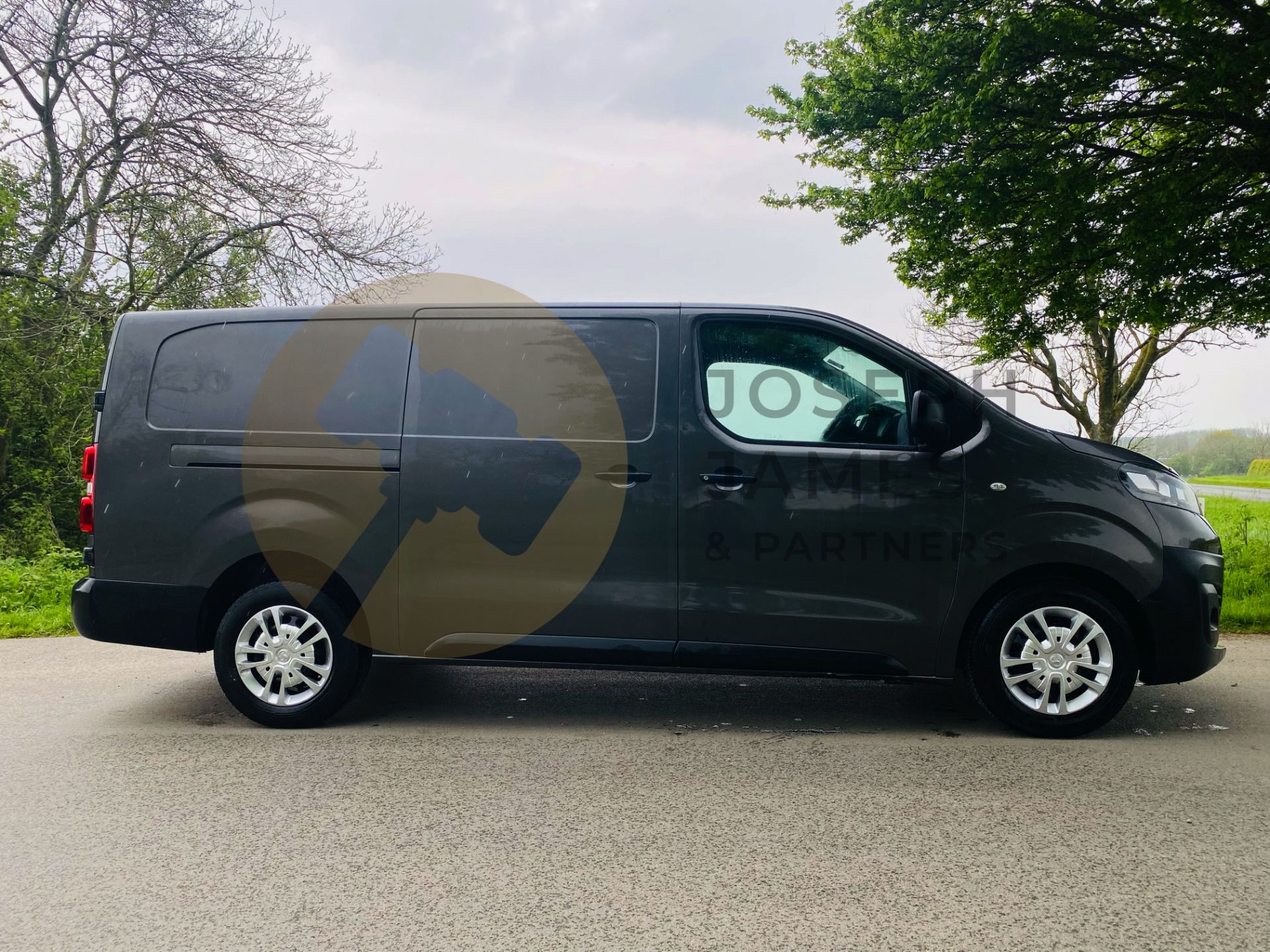 (On Sale) VAUXHALL VIVARO "DYNAMIC" 2.0CDTI (120) LWB 3100 (2020) AIR CON - ONLY 80K MILES - 1 OWNER - Image 8 of 19