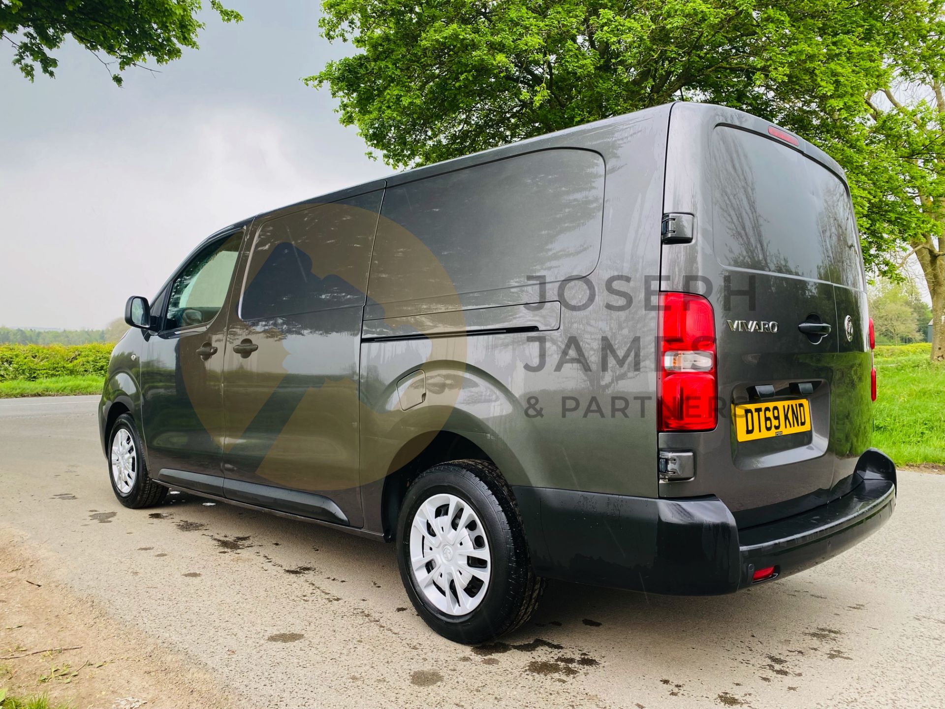 (On Sale) VAUXHALL VIVARO "DYNAMIC" 2.0CDTI (120) LWB 3100 (2020) AIR CON - ONLY 80K MILES - 1 OWNER - Image 5 of 19