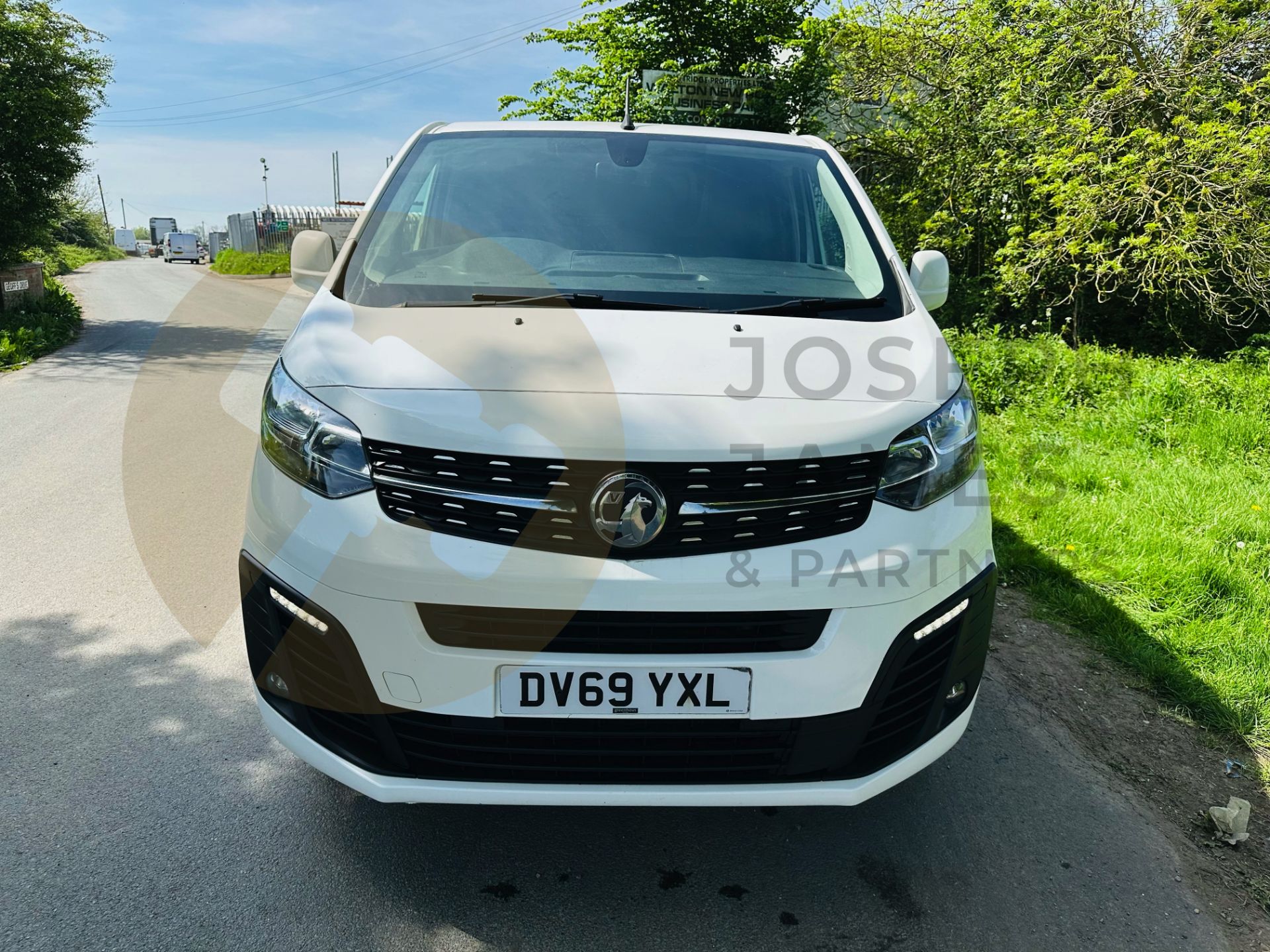 (On Sale) VAUXHALL VIVARO 2900 S/S *SPORTIVE EDITION* EXTENDED FRAME (BLUEINJECTION) - 2020 MODEL - Image 3 of 32