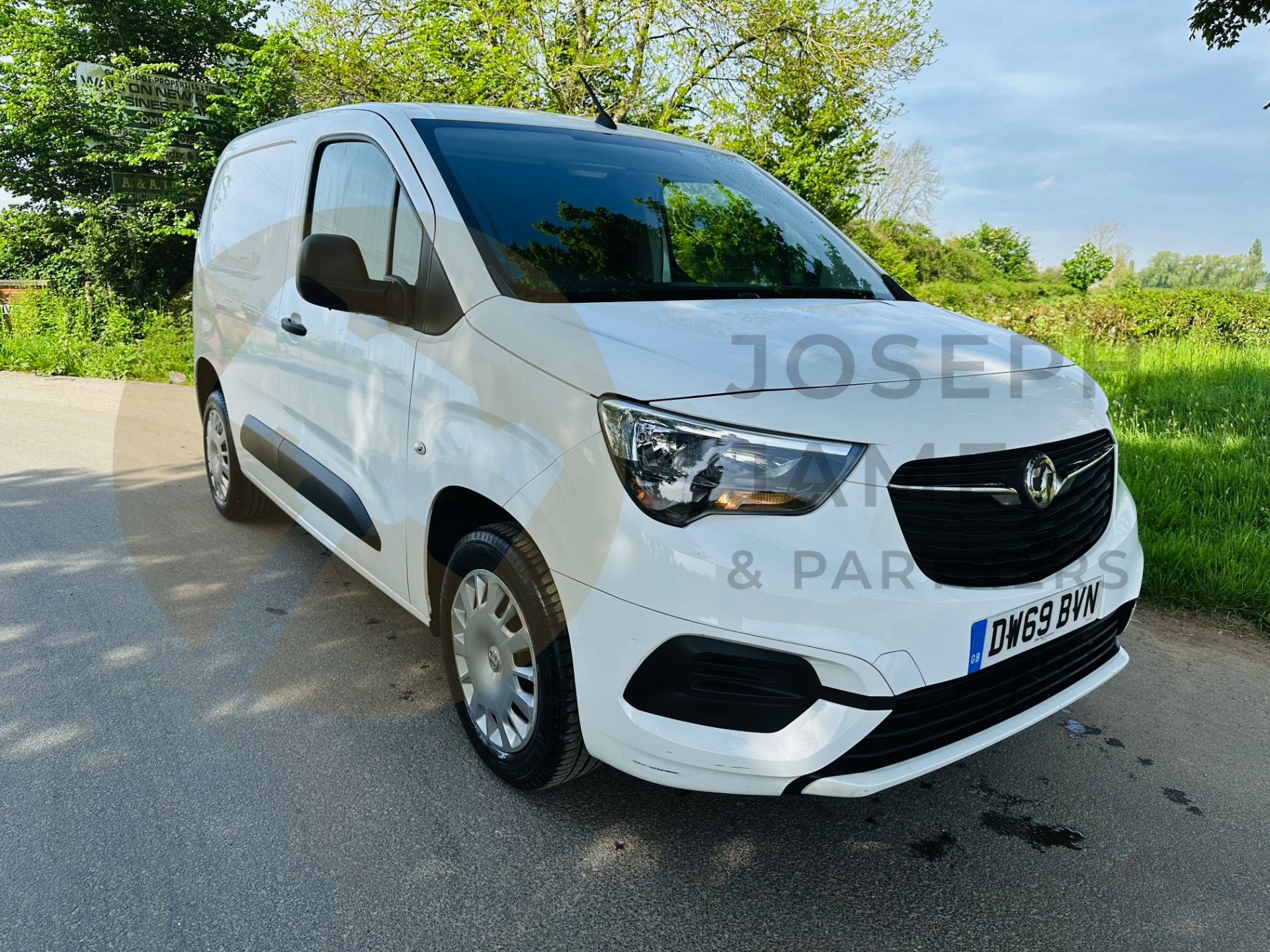 VAUXHALL COMBO 2300 S/S *SPORTIVE EDITION* (BLUEINJECTION) - 2020 MODEL - ONLY 79K MILES - EURO 6! - Bild 2 aus 28