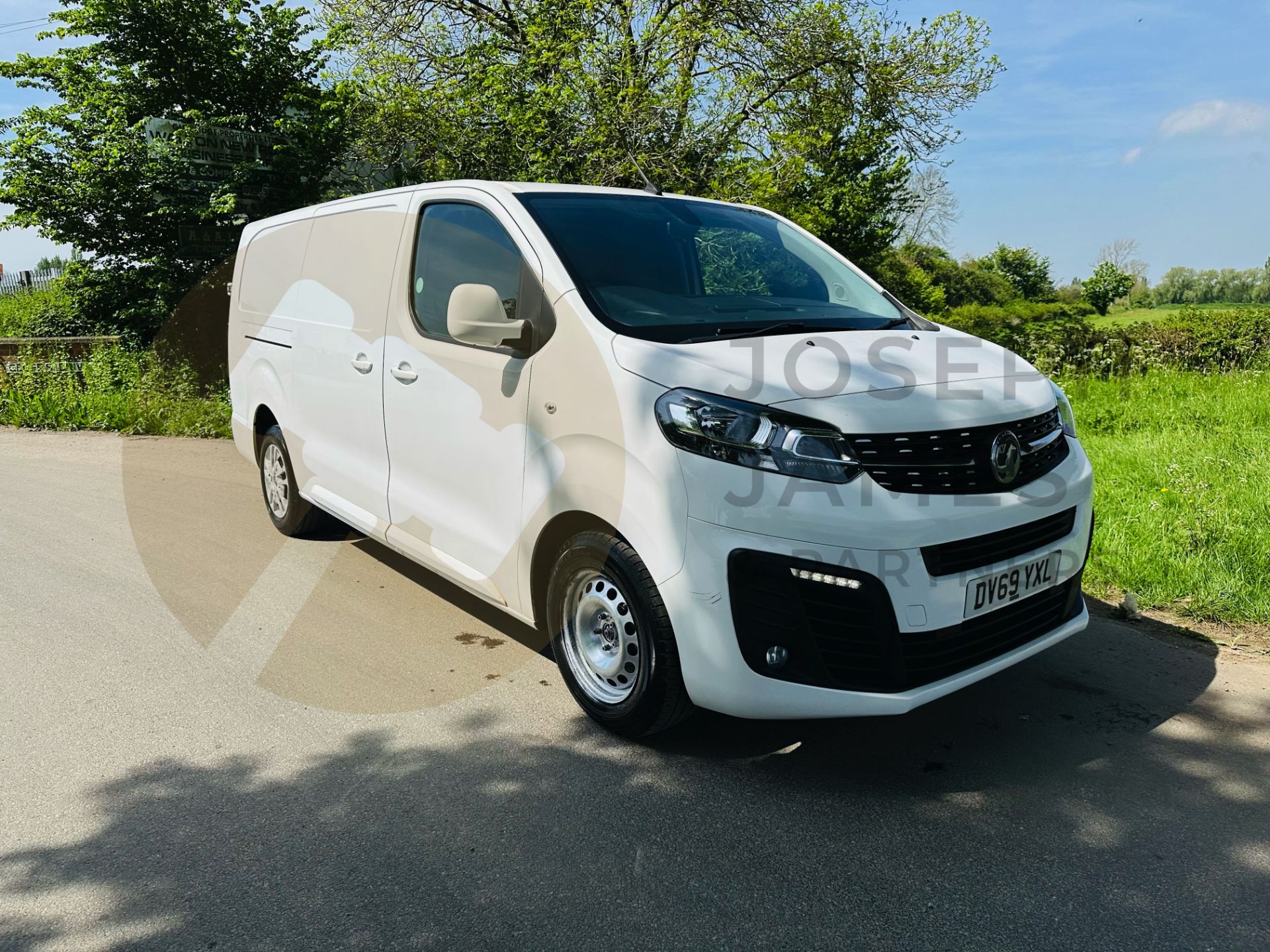 (On Sale) VAUXHALL VIVARO 2900 S/S *SPORTIVE EDITION* EXTENDED FRAME (BLUEINJECTION) - 2020 MODEL - Image 2 of 32